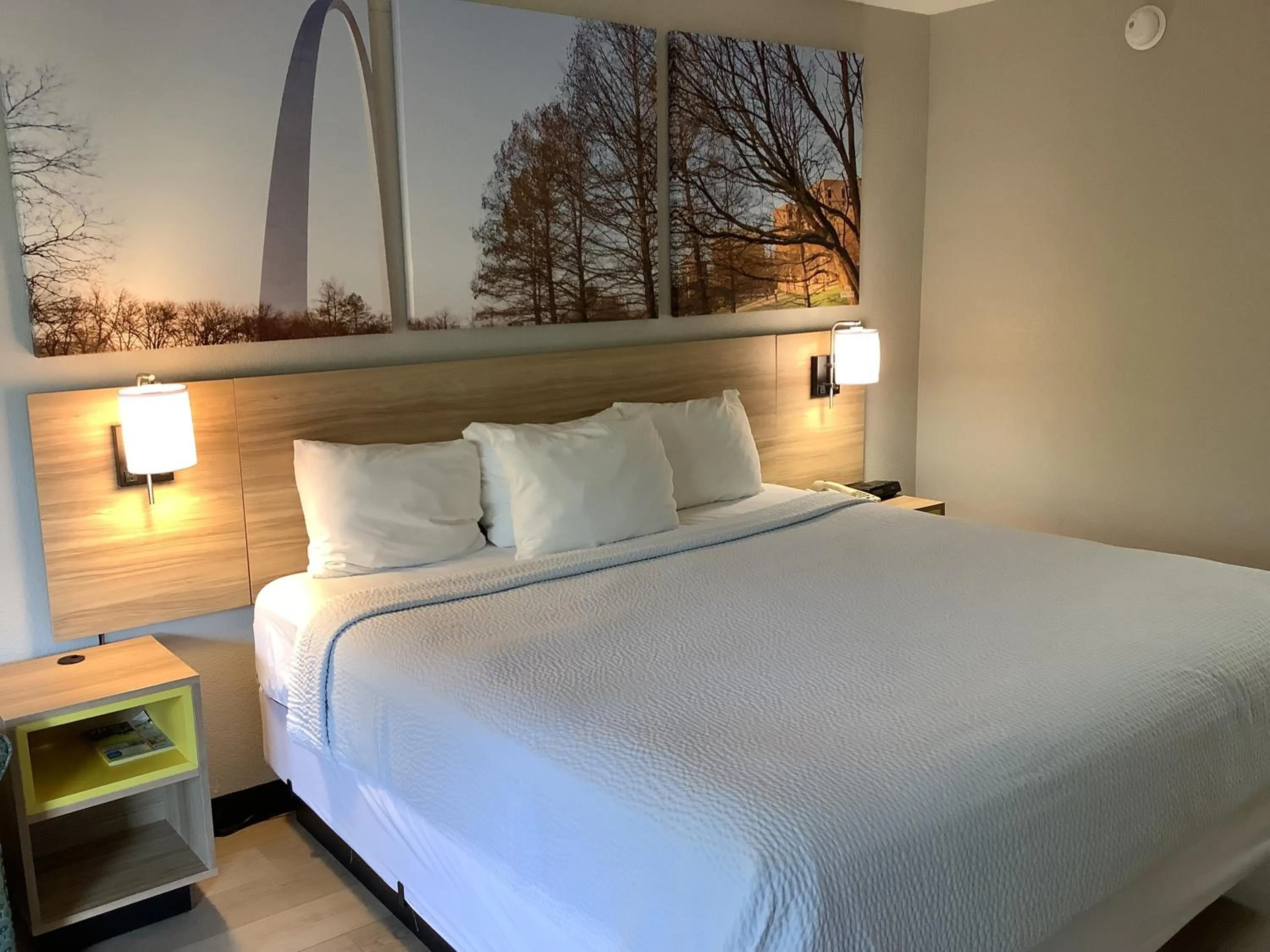 Bed in Days Inn by Wyndham Kingdom City