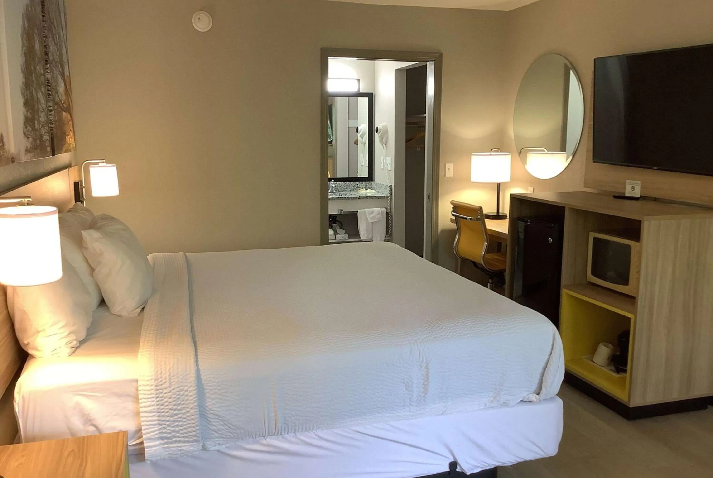 Photo of the whole room, Bed in Days Inn by Wyndham Kingdom City