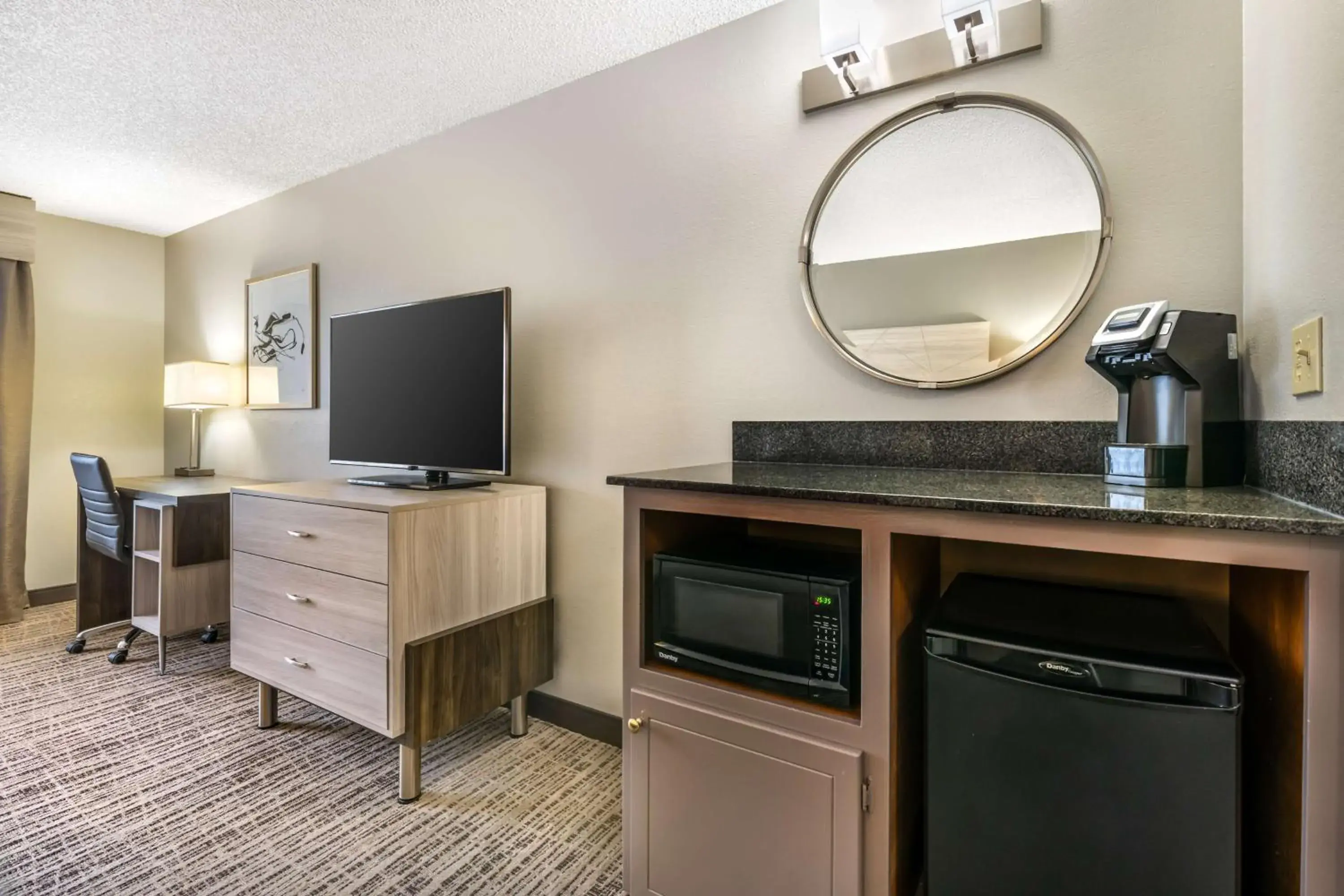 Bedroom in Best Western Plus Lake City Bedroom in Best Western Plus Lake City