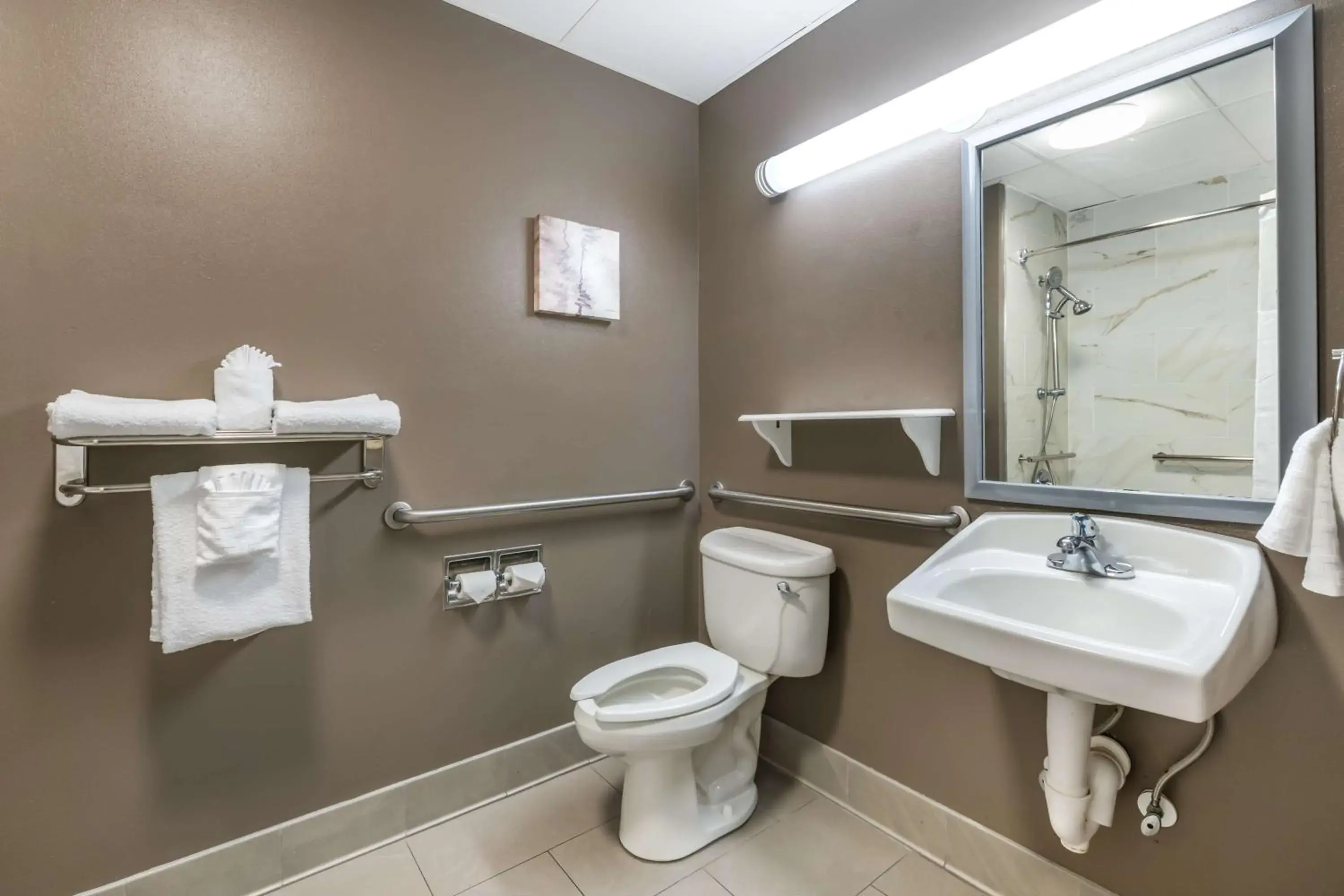 Queen Room with Bath Tub - Disability Access in Best Western Plus Lake City Queen Room with Bath Tub - Disability Access in Best Western Plus Lake City