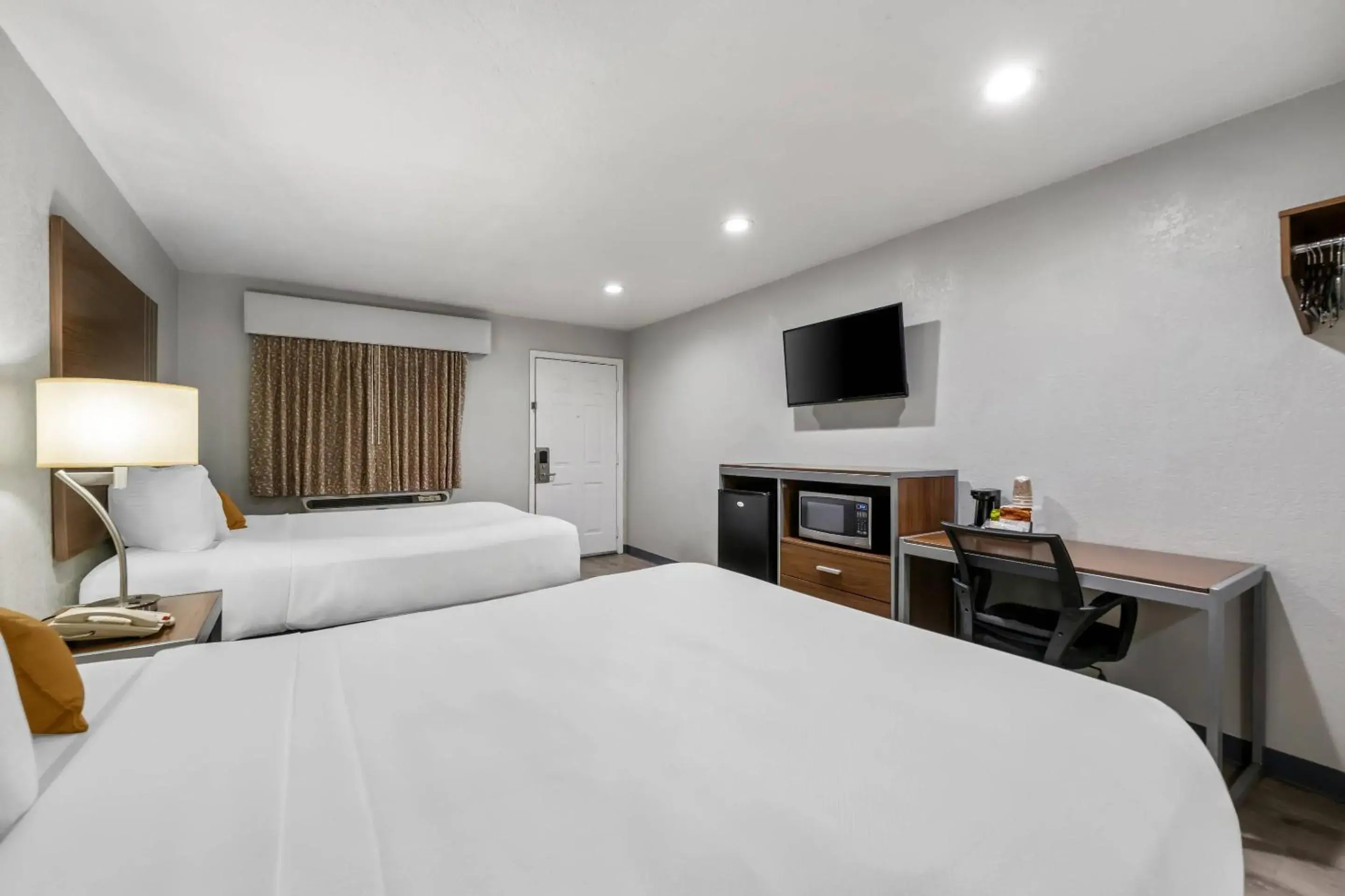 Bedroom, Bed in Rodeway Inn Carlsbad Caverns Area Bedroom, Bed in Rodeway Inn Carlsbad Caverns Area