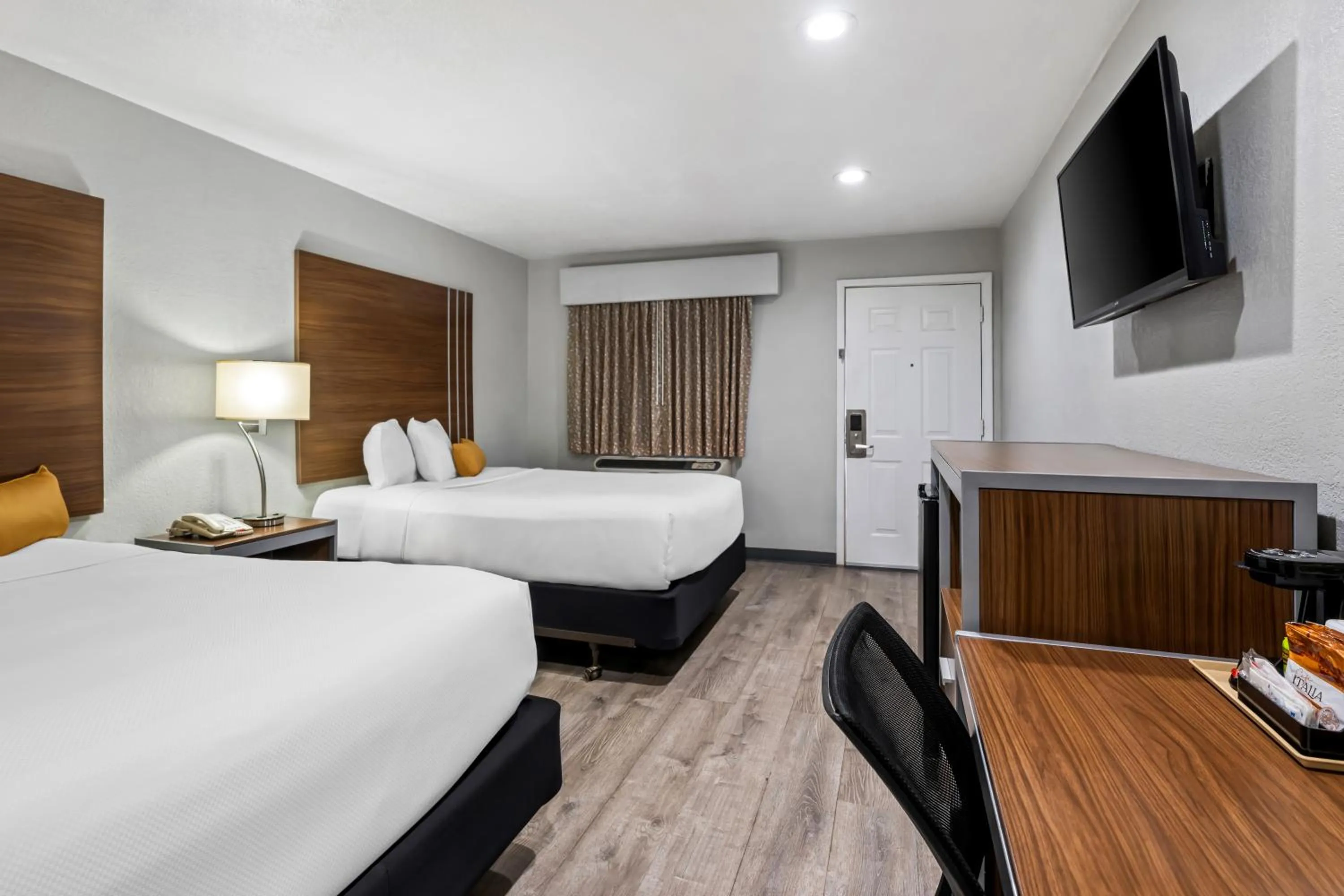 Bed in Rodeway Inn Carlsbad Caverns Area