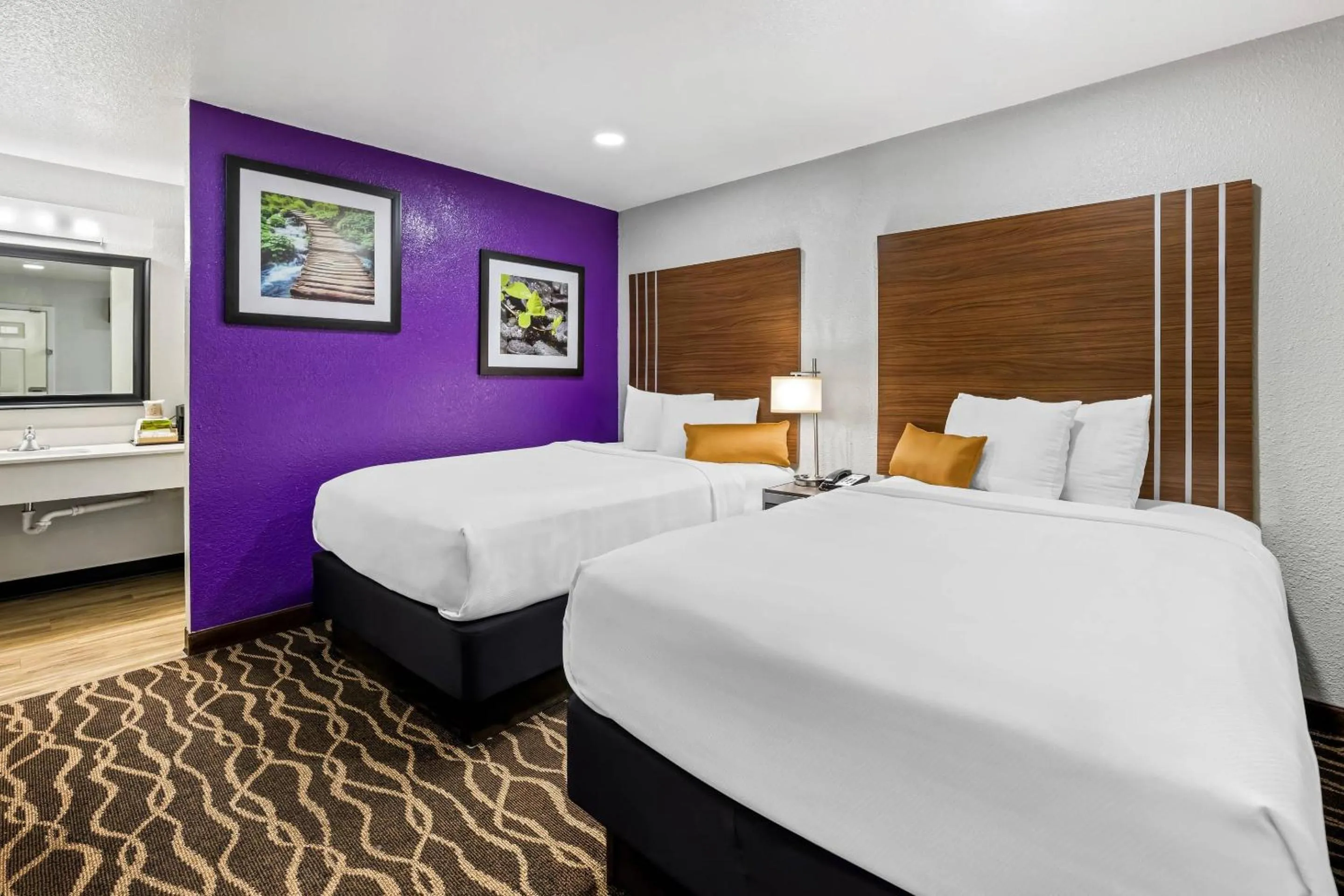 Bedroom, Bed in Rodeway Inn Carlsbad Caverns Area