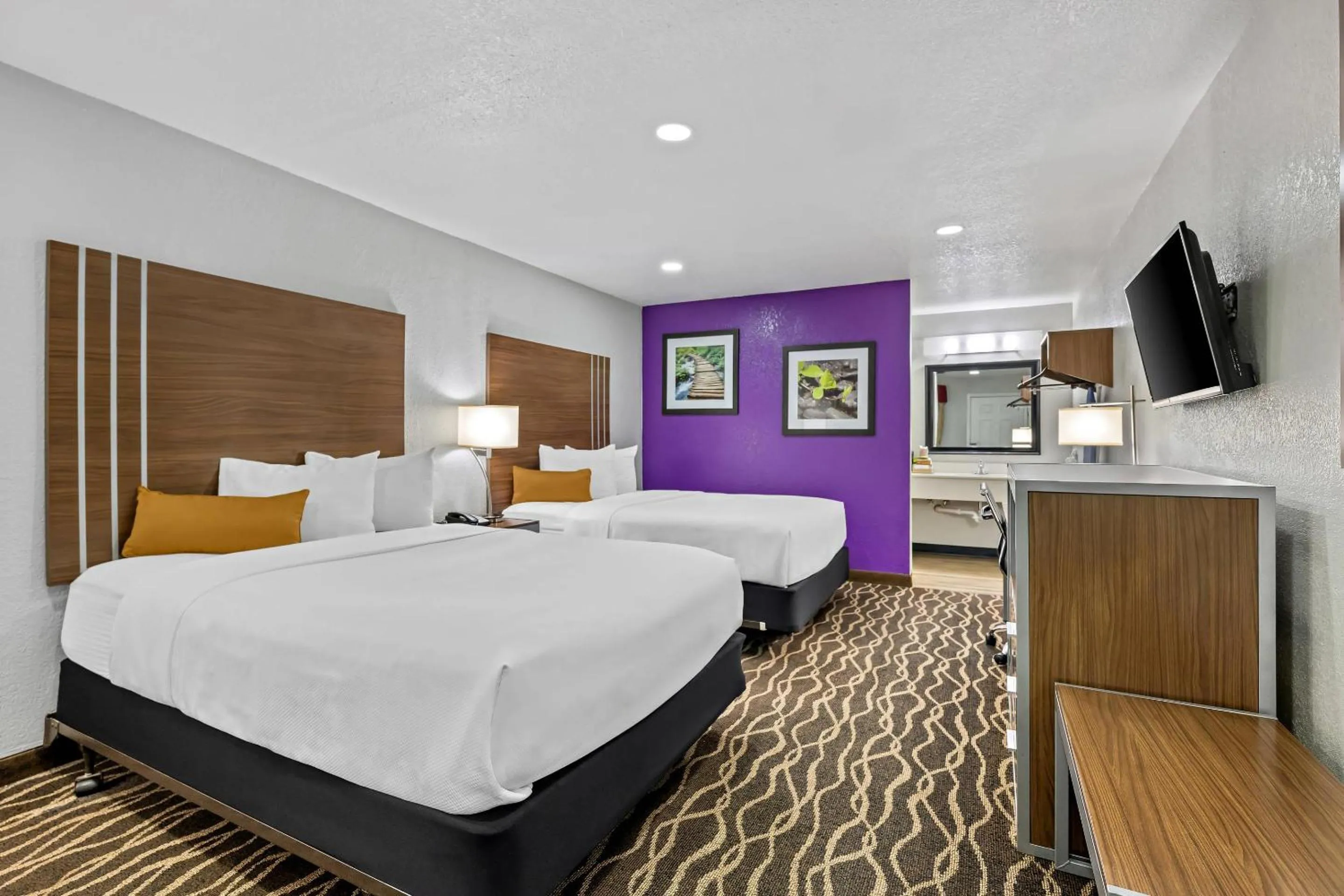 Bedroom, Bed in Rodeway Inn Carlsbad Caverns Area