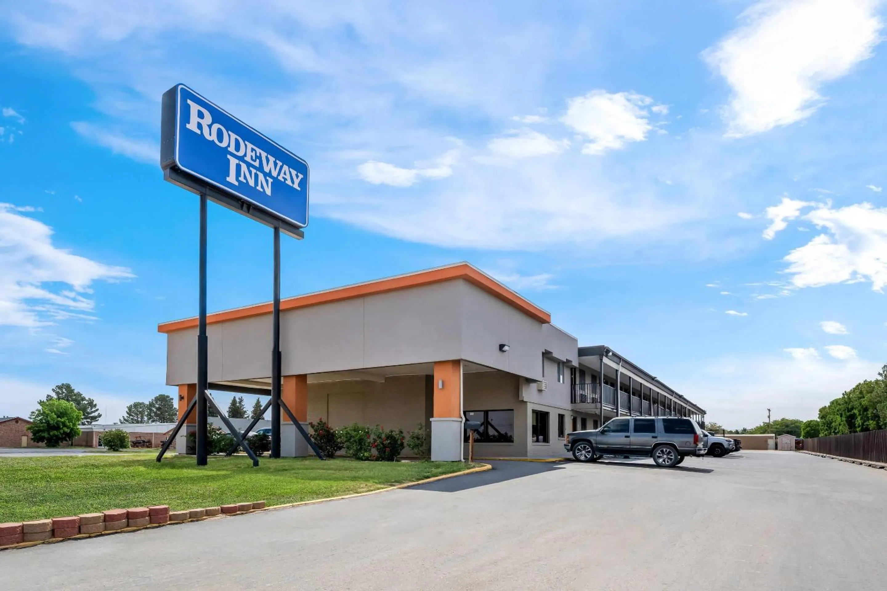 Property building in Rodeway Inn Carlsbad Caverns Area