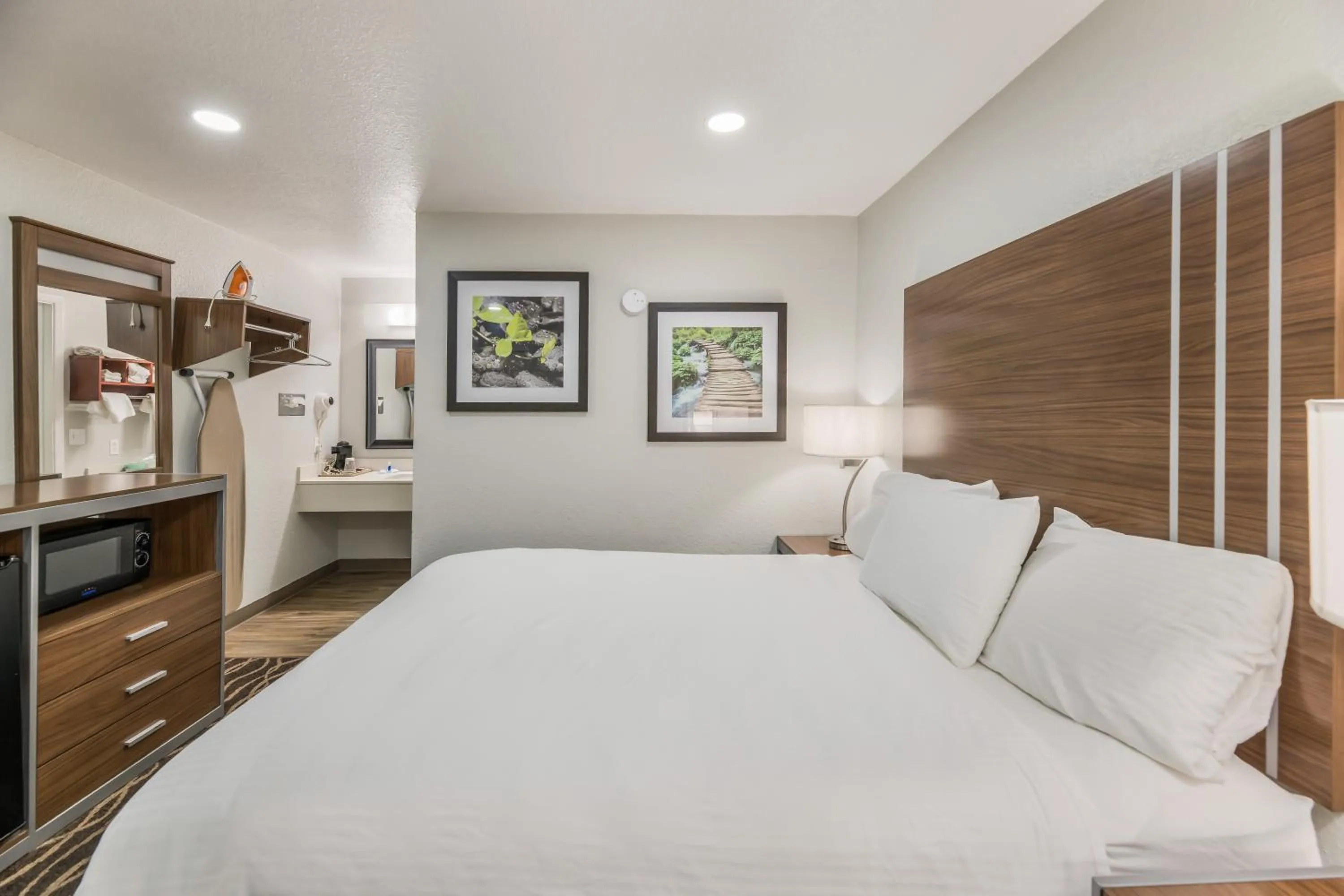 Photo of the whole room, Bed in National Parks Inn