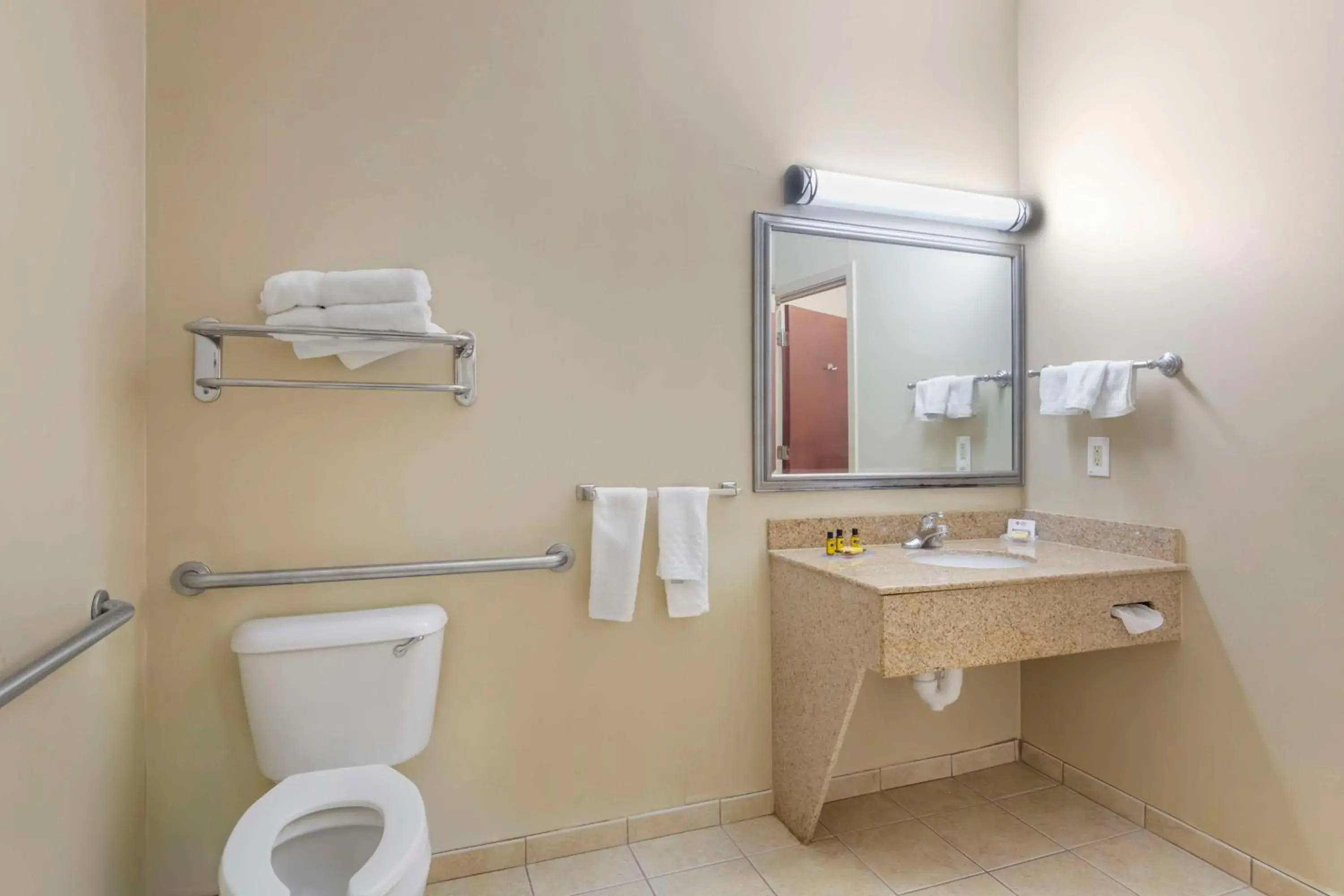 King Room with Walk-in Shower - Disability Access in Best Western Plus Hopewell Inn King Room with Walk-in Shower - Disability Access in Best Western Plus Hopewell Inn