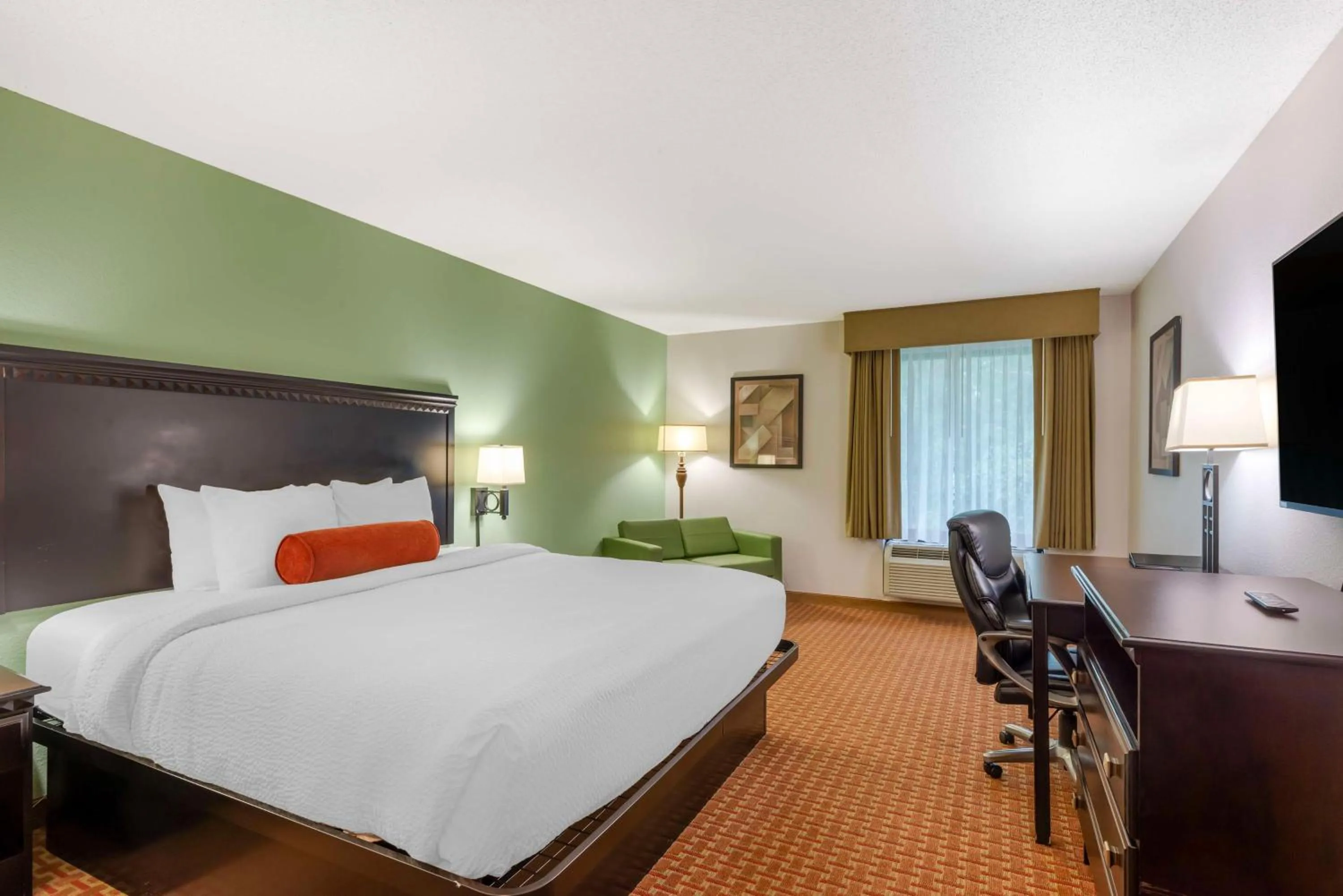 Bedroom, Bed in Best Western Plus Hopewell Inn