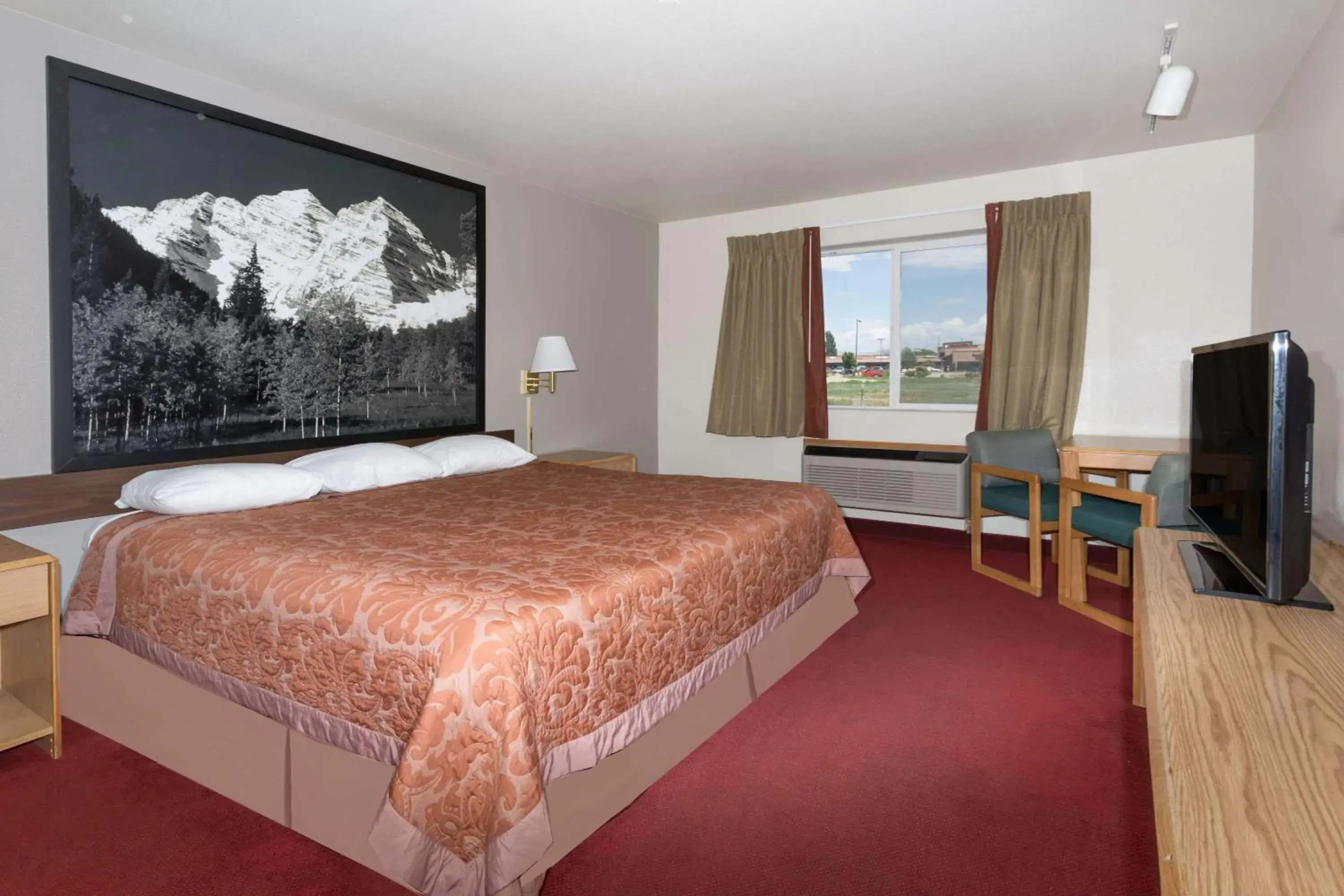 Photo of the whole room, Bed in Super 8 by Wyndham Fruita Photo of the whole room, Bed in Super 8 by Wyndham Fruita