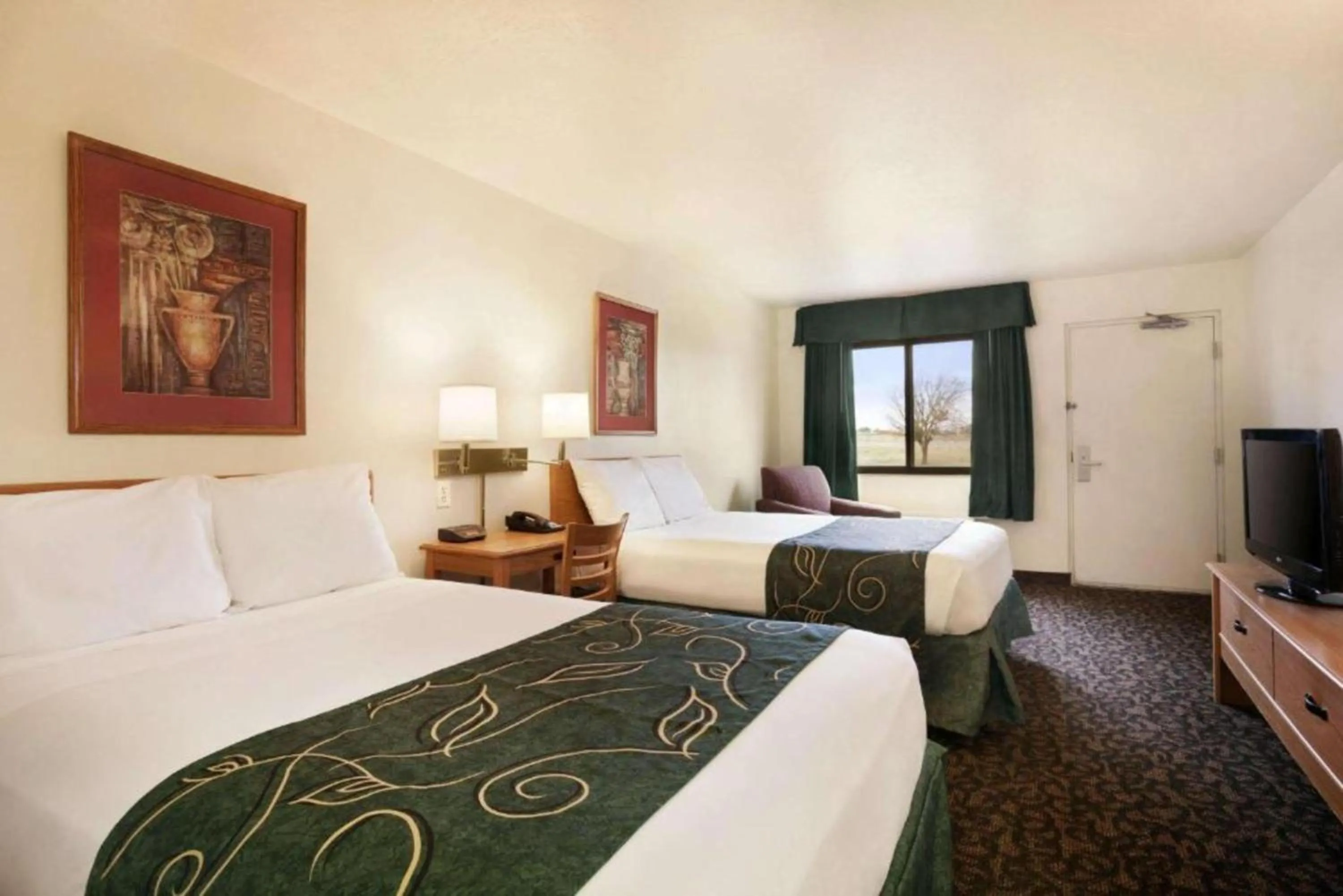 Bedroom, Bed in Travelodge by Wyndham Vaughn