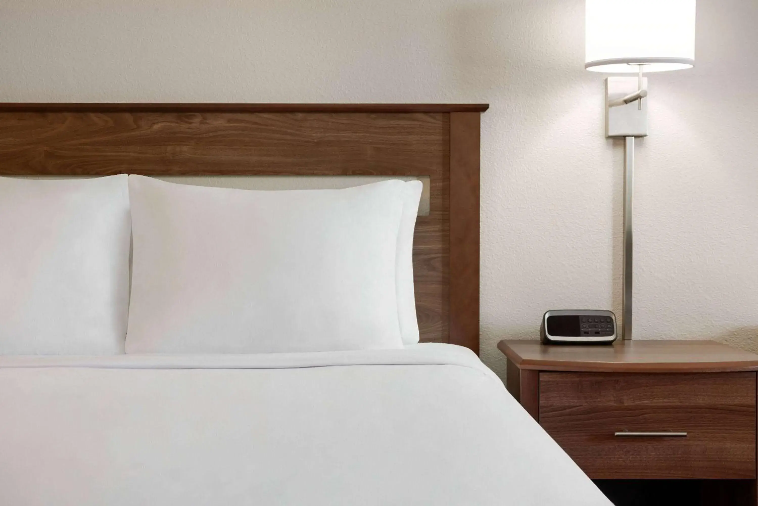 Photo of the whole room, Bed in Travelodge by Wyndham Vaughn Photo of the whole room, Bed in Travelodge by Wyndham Vaughn