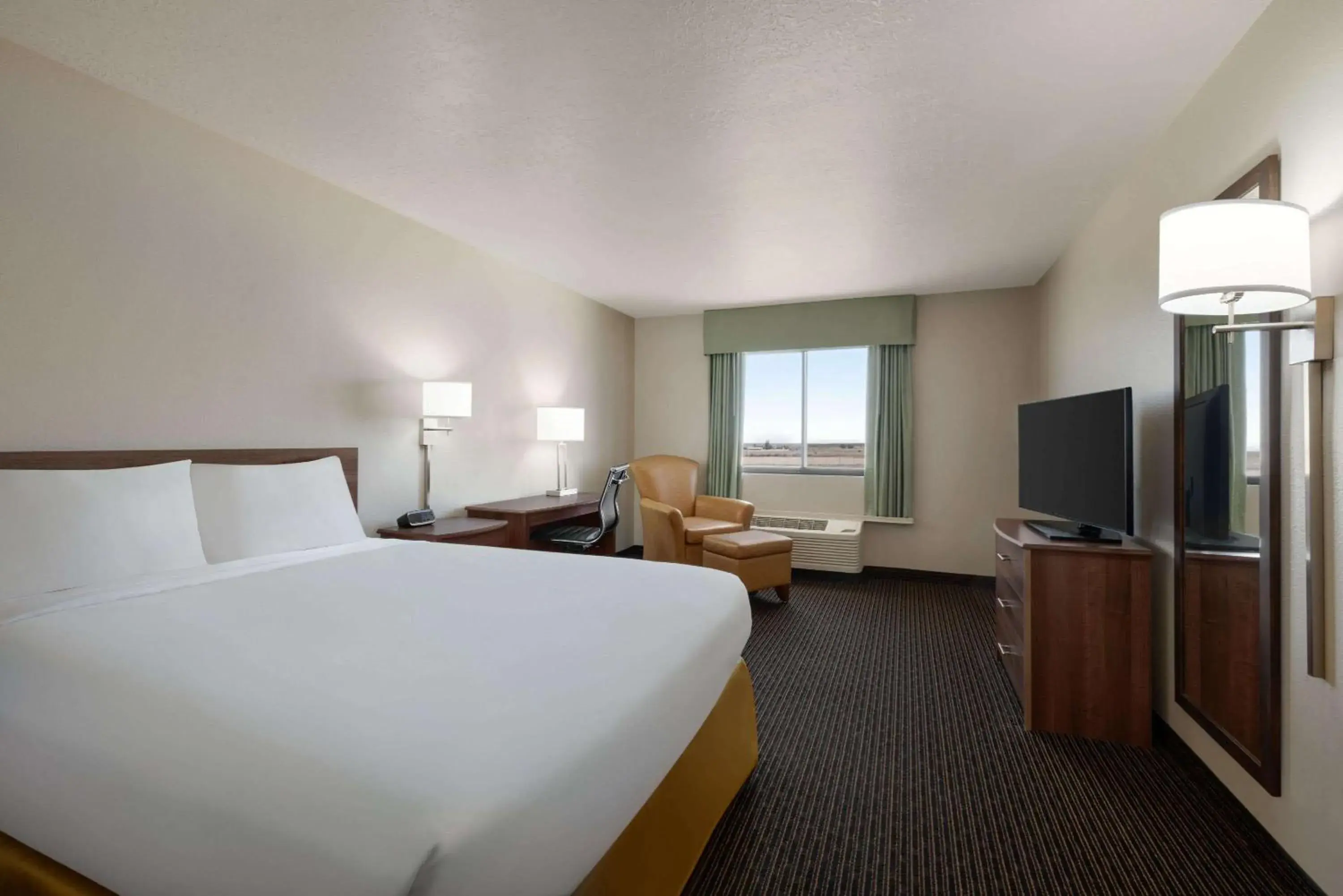 Photo of the whole room, Bed in Travelodge by Wyndham Vaughn Photo of the whole room, Bed in Travelodge by Wyndham Vaughn