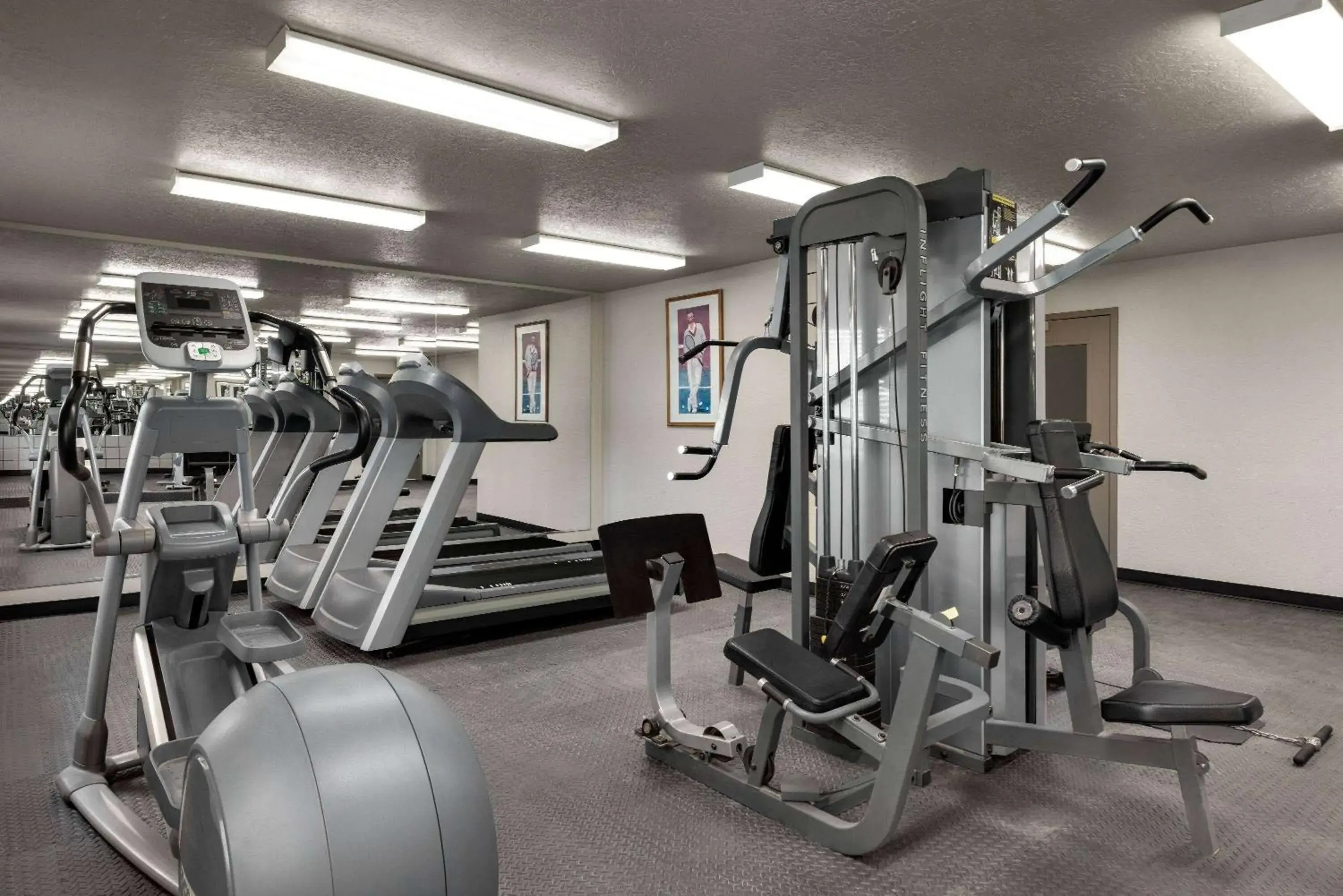 Fitness centre/facilities in Travelodge by Wyndham Vaughn Fitness centre/facilities in Travelodge by Wyndham Vaughn