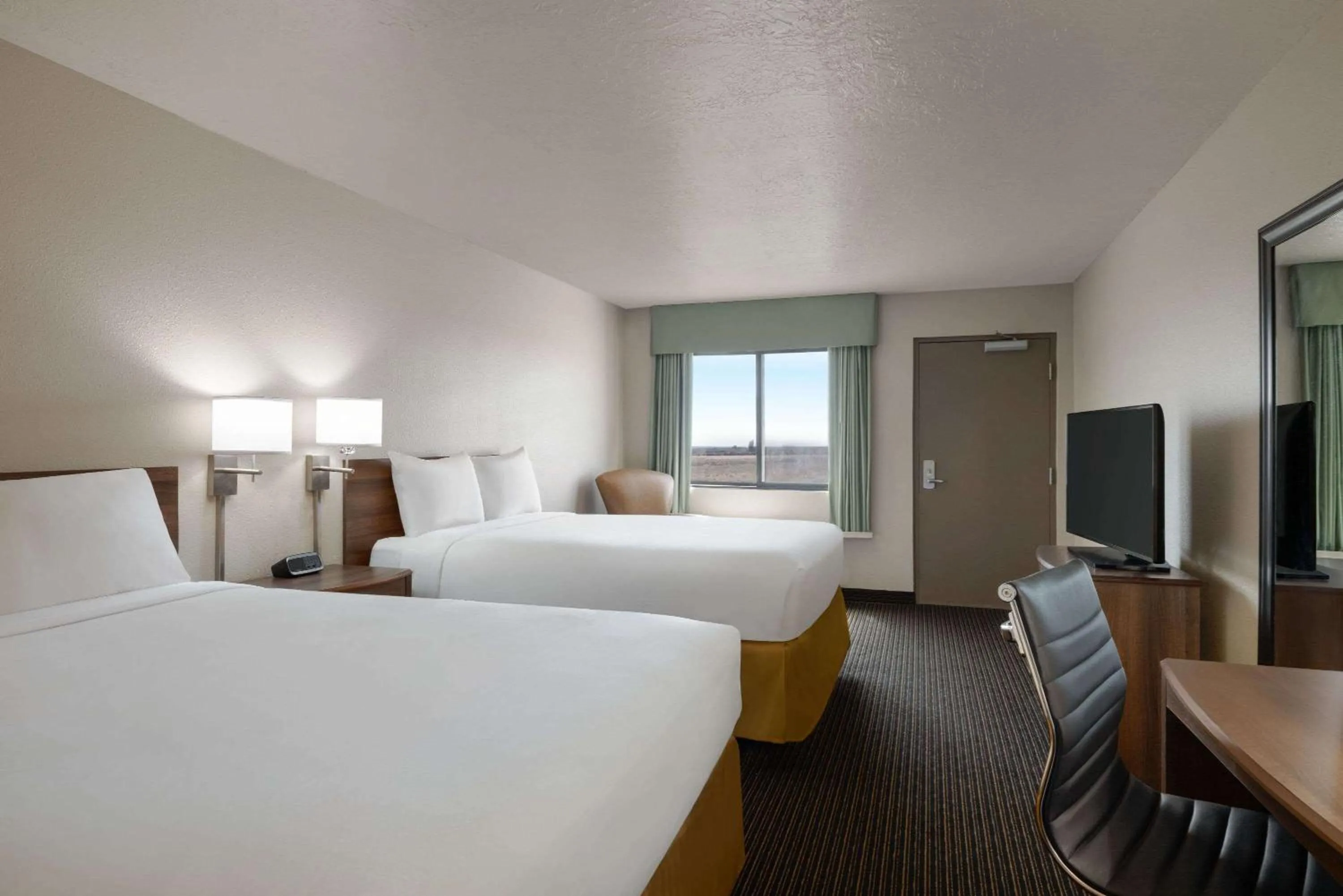 Photo of the whole room, Bed in Travelodge by Wyndham Vaughn