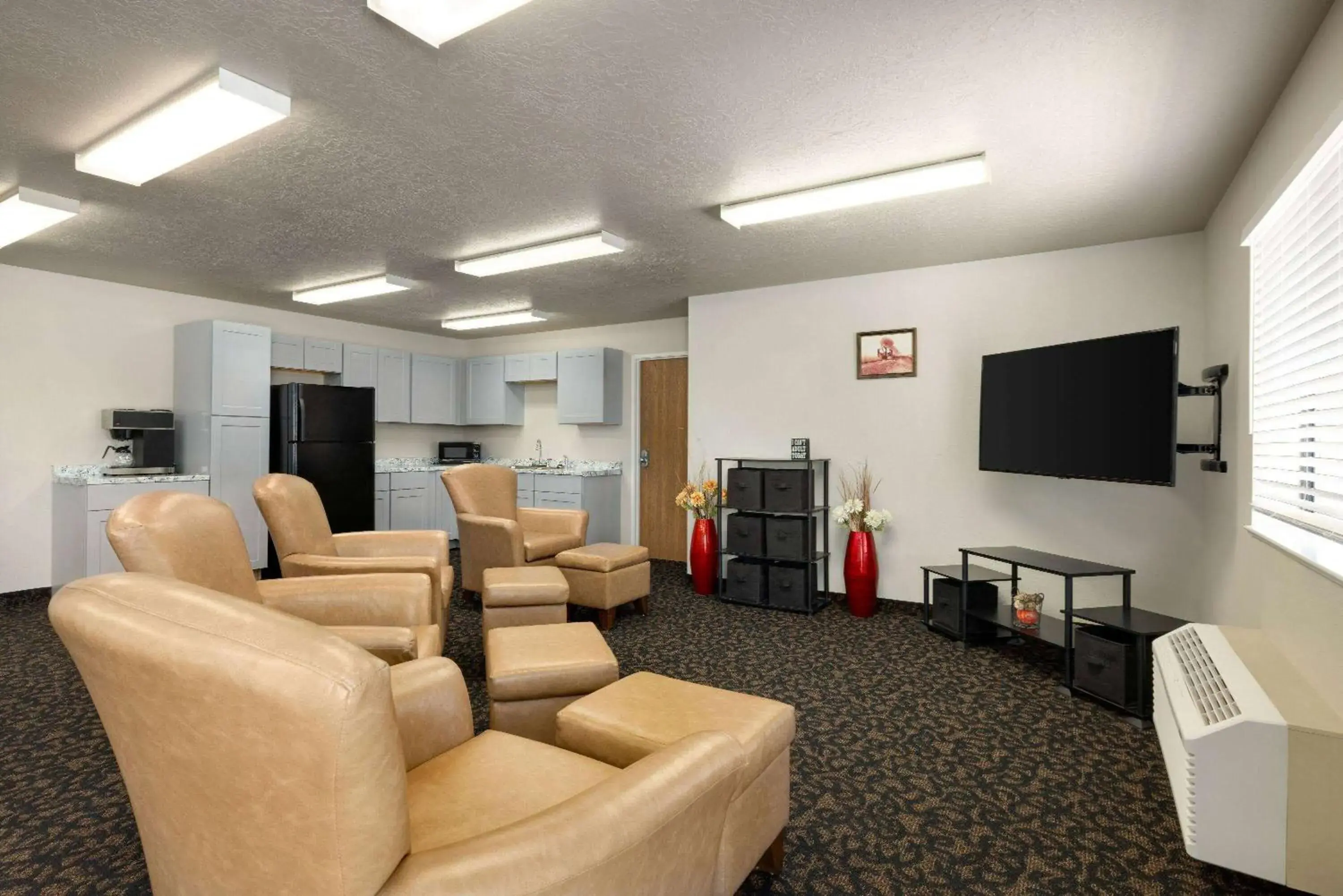 Lobby or reception in Travelodge by Wyndham Vaughn Lobby or reception in Travelodge by Wyndham Vaughn