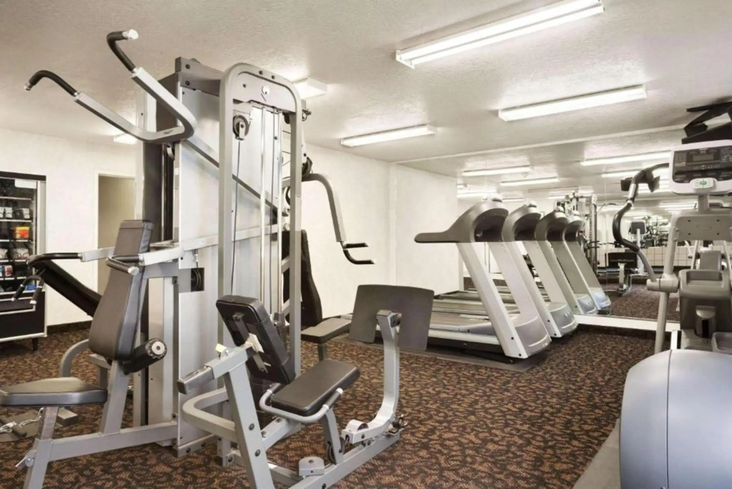 Fitness centre/facilities in Travelodge by Wyndham Vaughn Fitness centre/facilities in Travelodge by Wyndham Vaughn