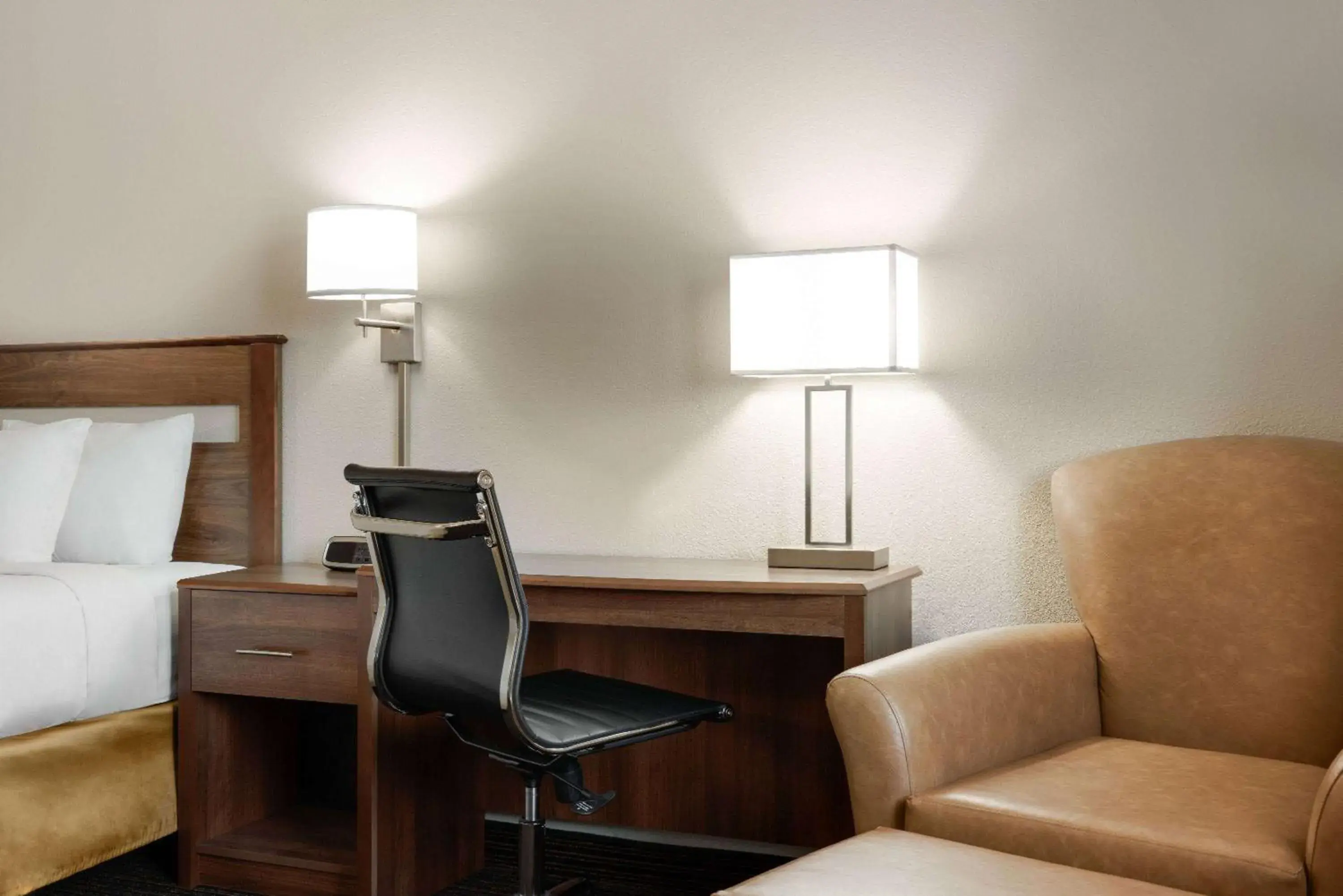 Photo of the whole room, Bed in Travelodge by Wyndham Vaughn Photo of the whole room, Bed in Travelodge by Wyndham Vaughn