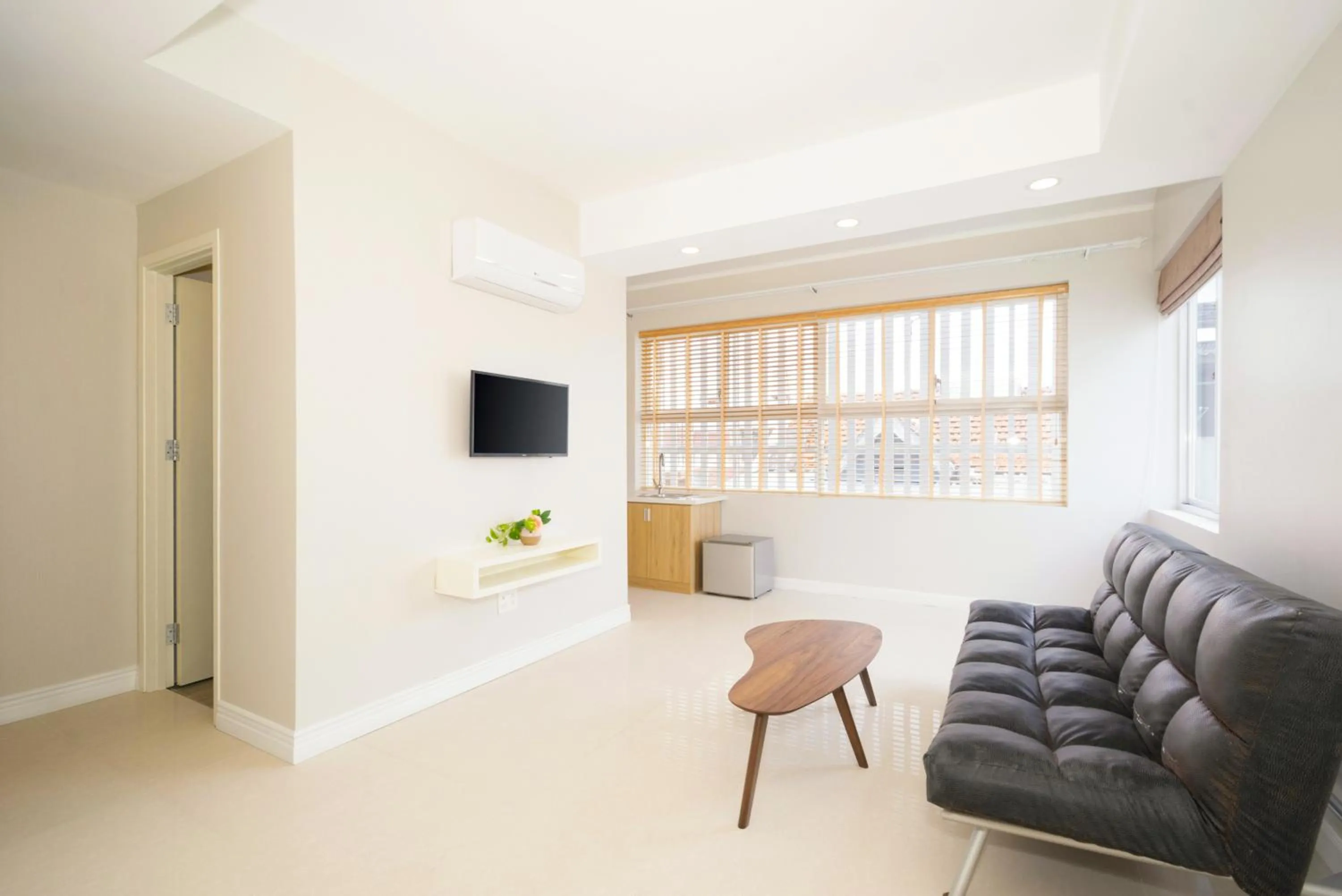 TV and multimedia in Sunshine Boutique Hotel Phu My Hung