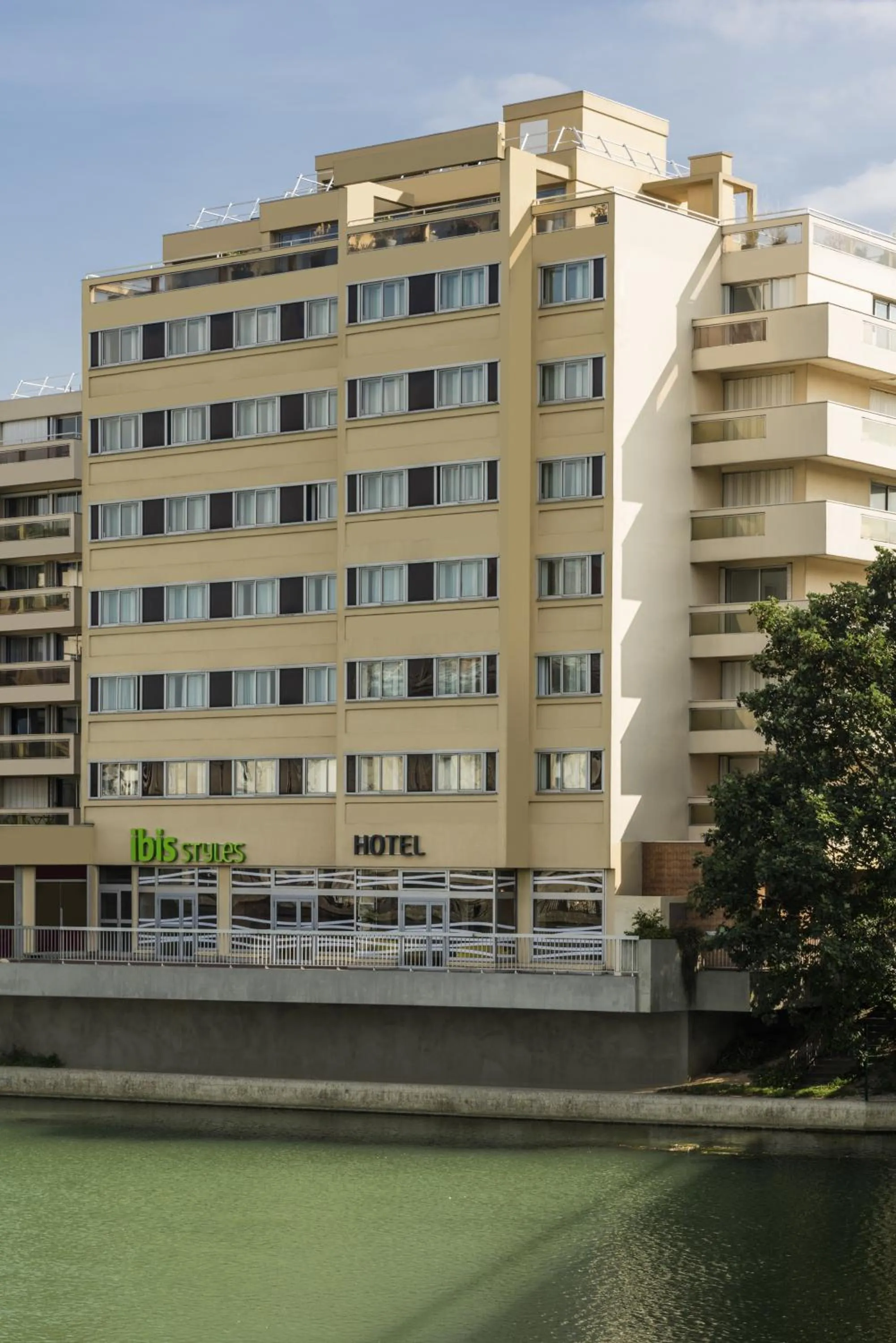 Facade/entrance in ibis Styles Meaux Centre