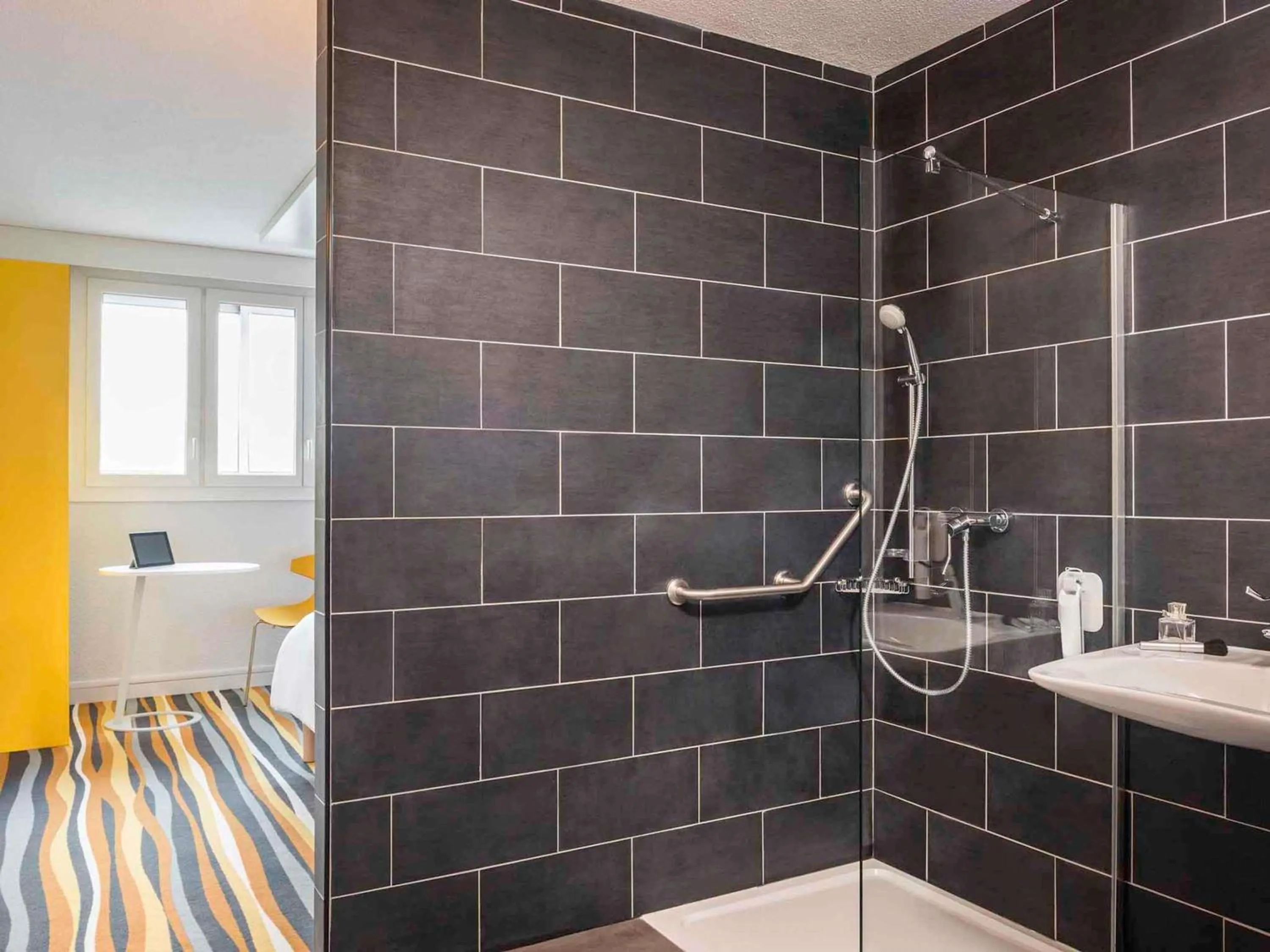 Bedroom in ibis Styles Meaux Centre