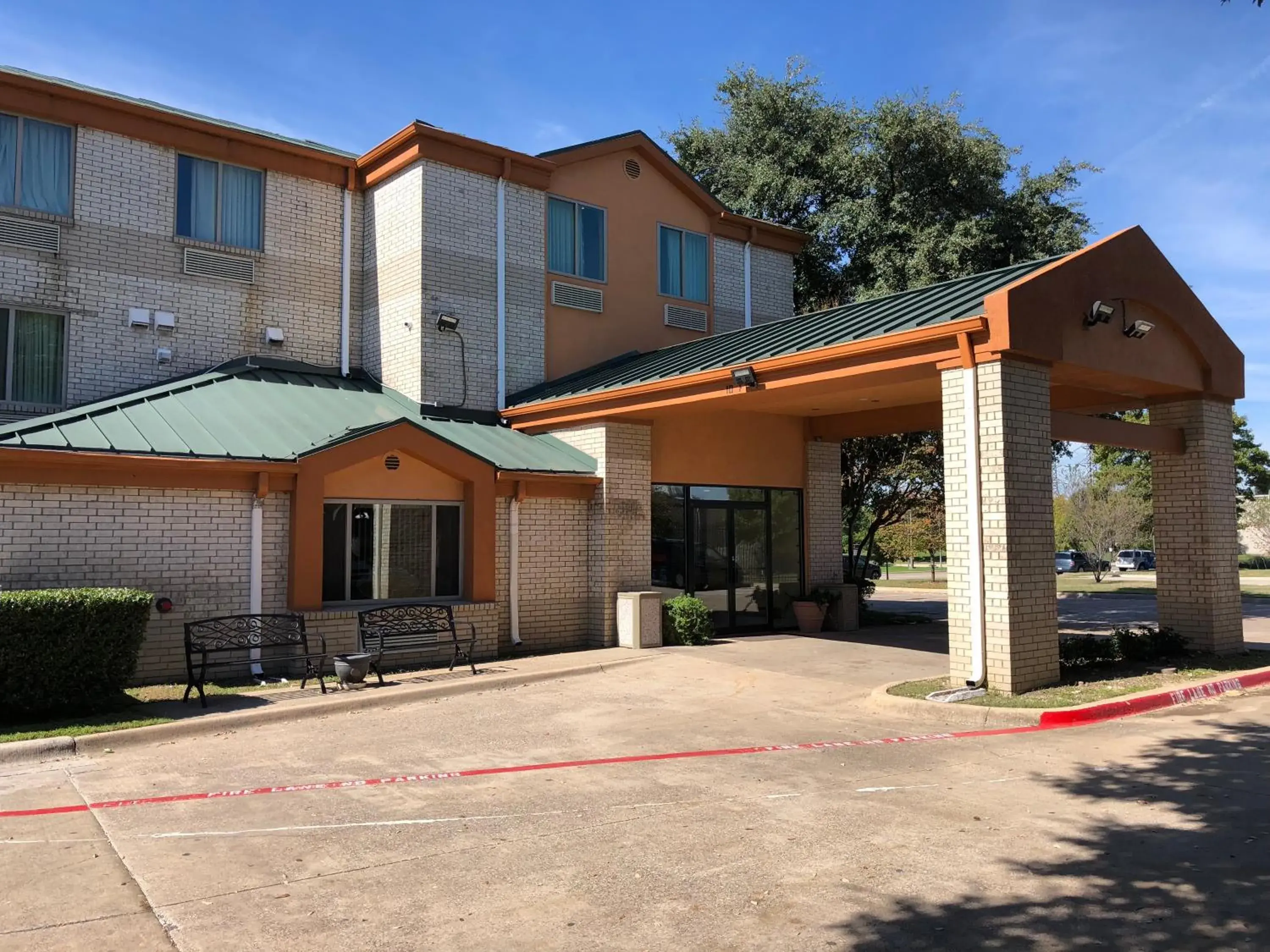 Property building in Americas Best Value Inn Addison Property building in Americas Best Value Inn Addison