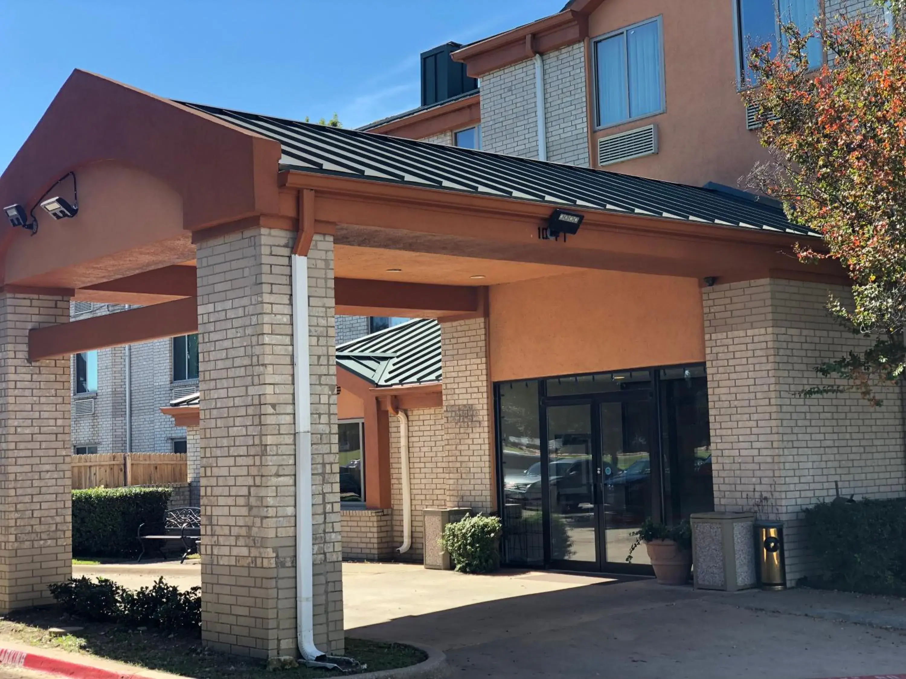 Property building in Americas Best Value Inn Addison Property building in Americas Best Value Inn Addison