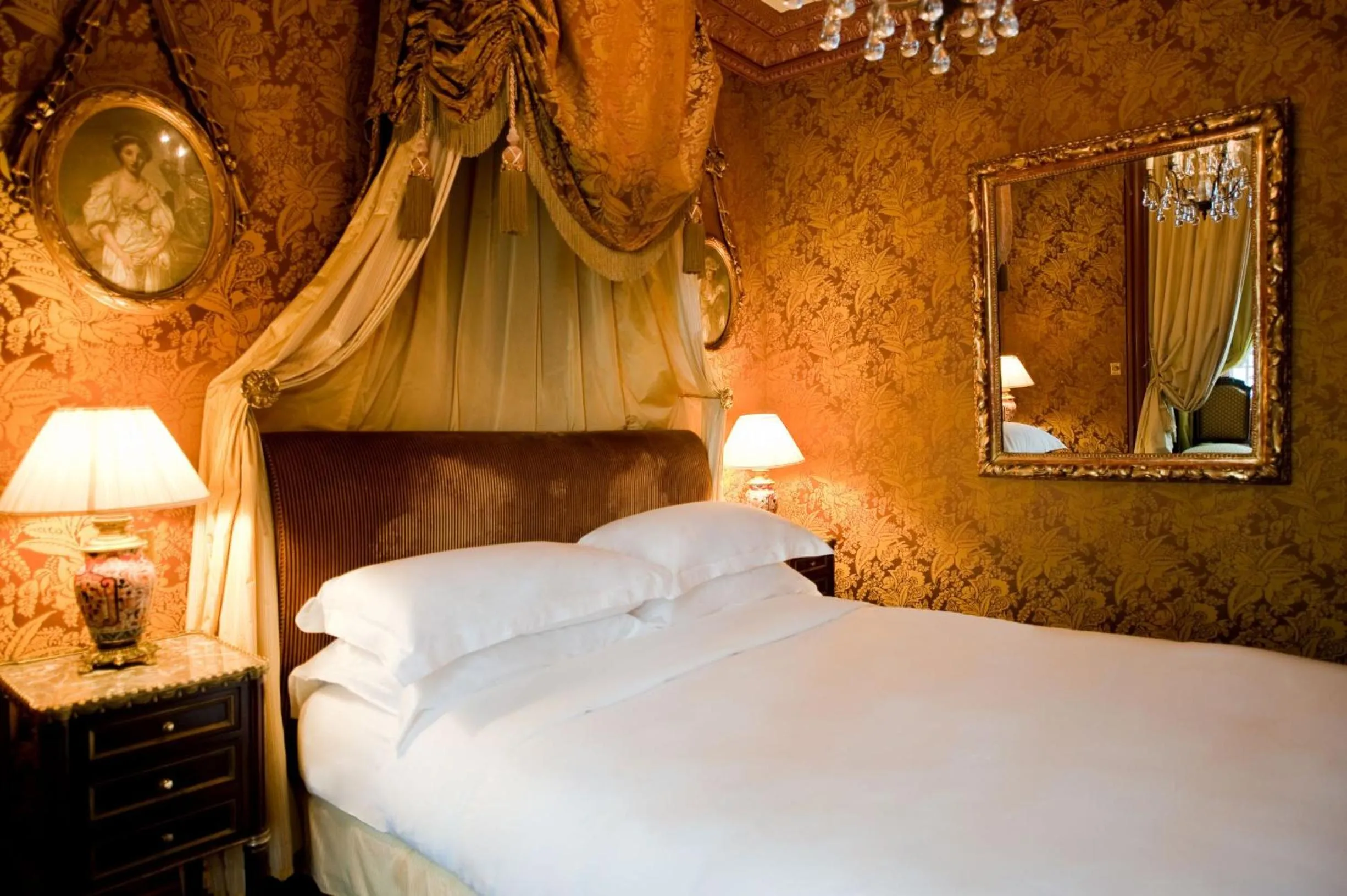 Bed in L'Hôtel