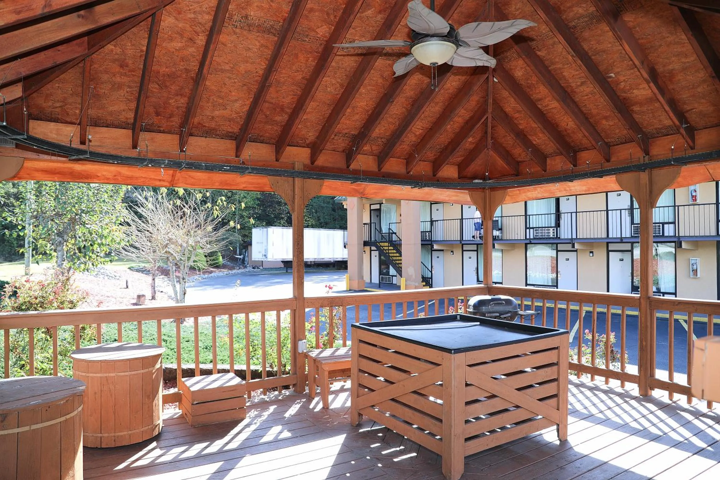 Seating area in Super 8 by Wyndham Marion NC