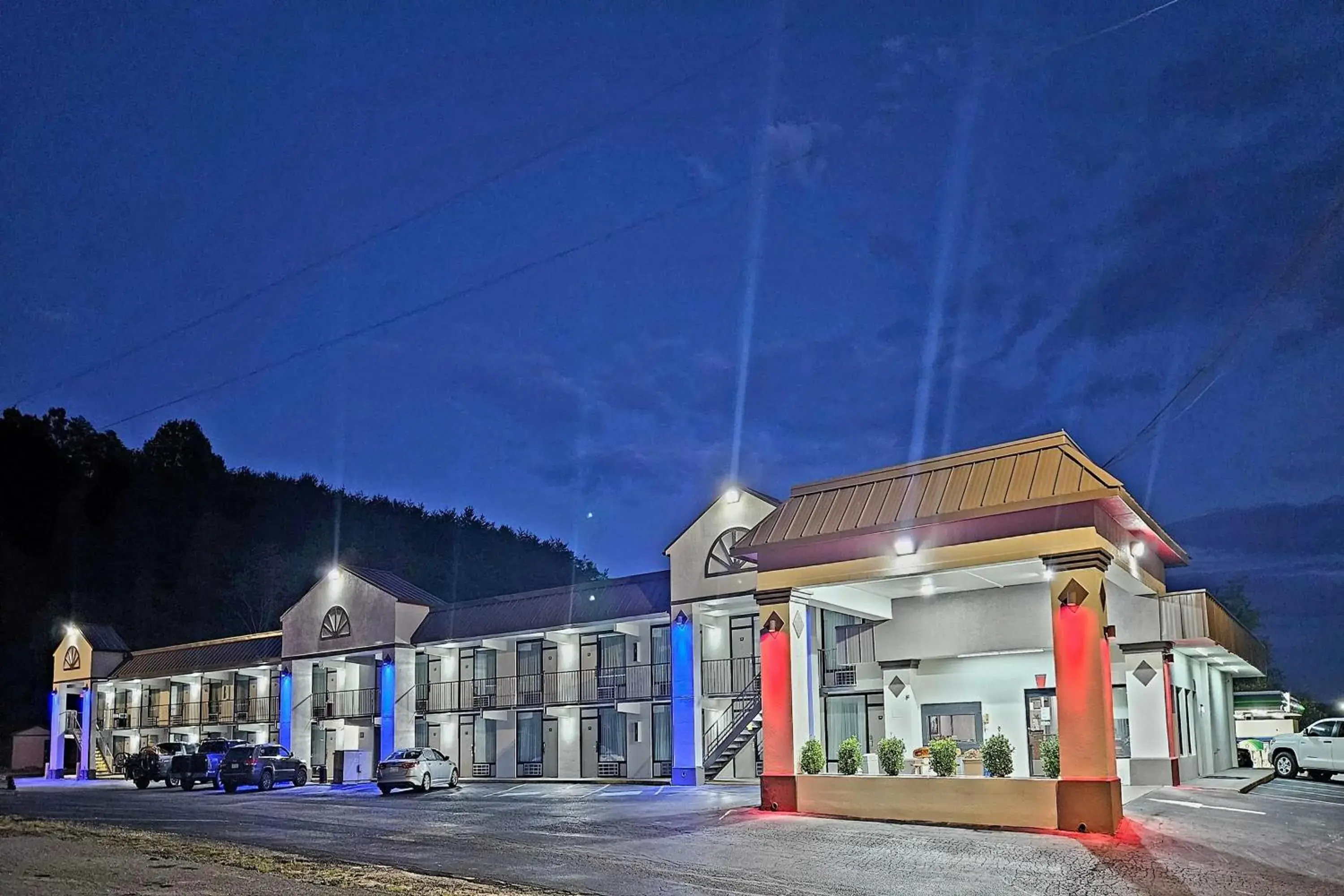 Property building in Super 8 by Wyndham Marion NC Property building in Super 8 by Wyndham Marion NC