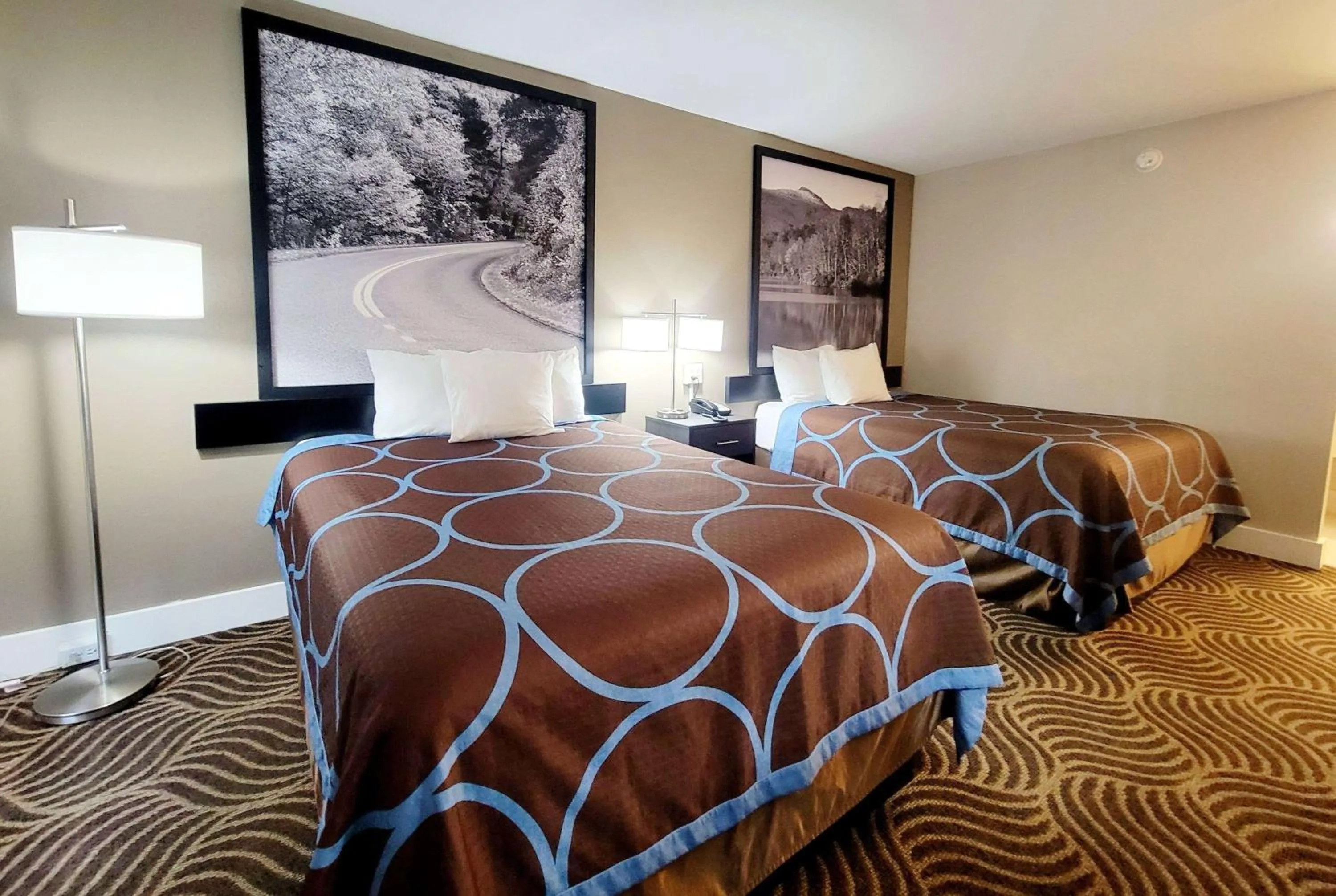 Photo of the whole room, Bed in Super 8 by Wyndham Marion NC