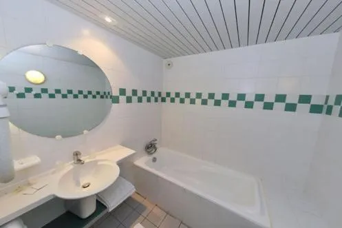 Bathroom in Le Robinson