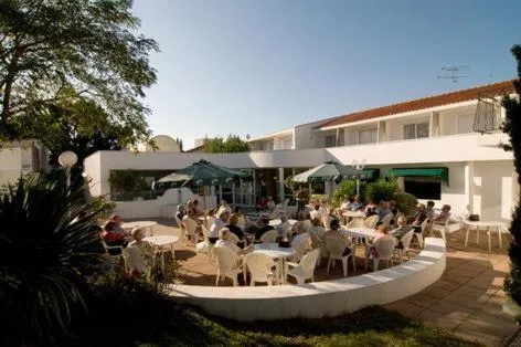 Restaurant/places to eat in Le Robinson