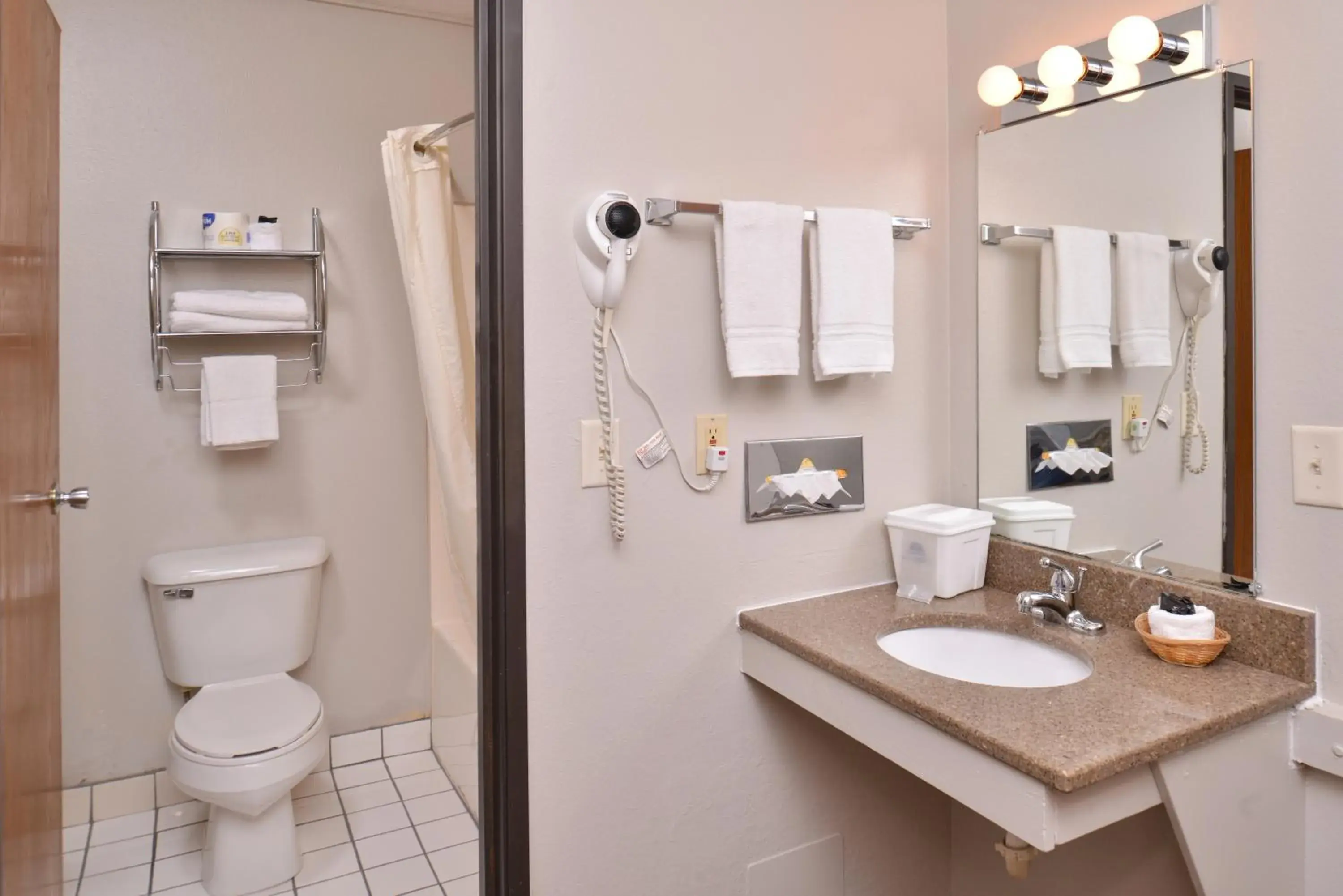 Double Room in Cottonwood Inn and Conference Center Double Room in Cottonwood Inn and Conference Center