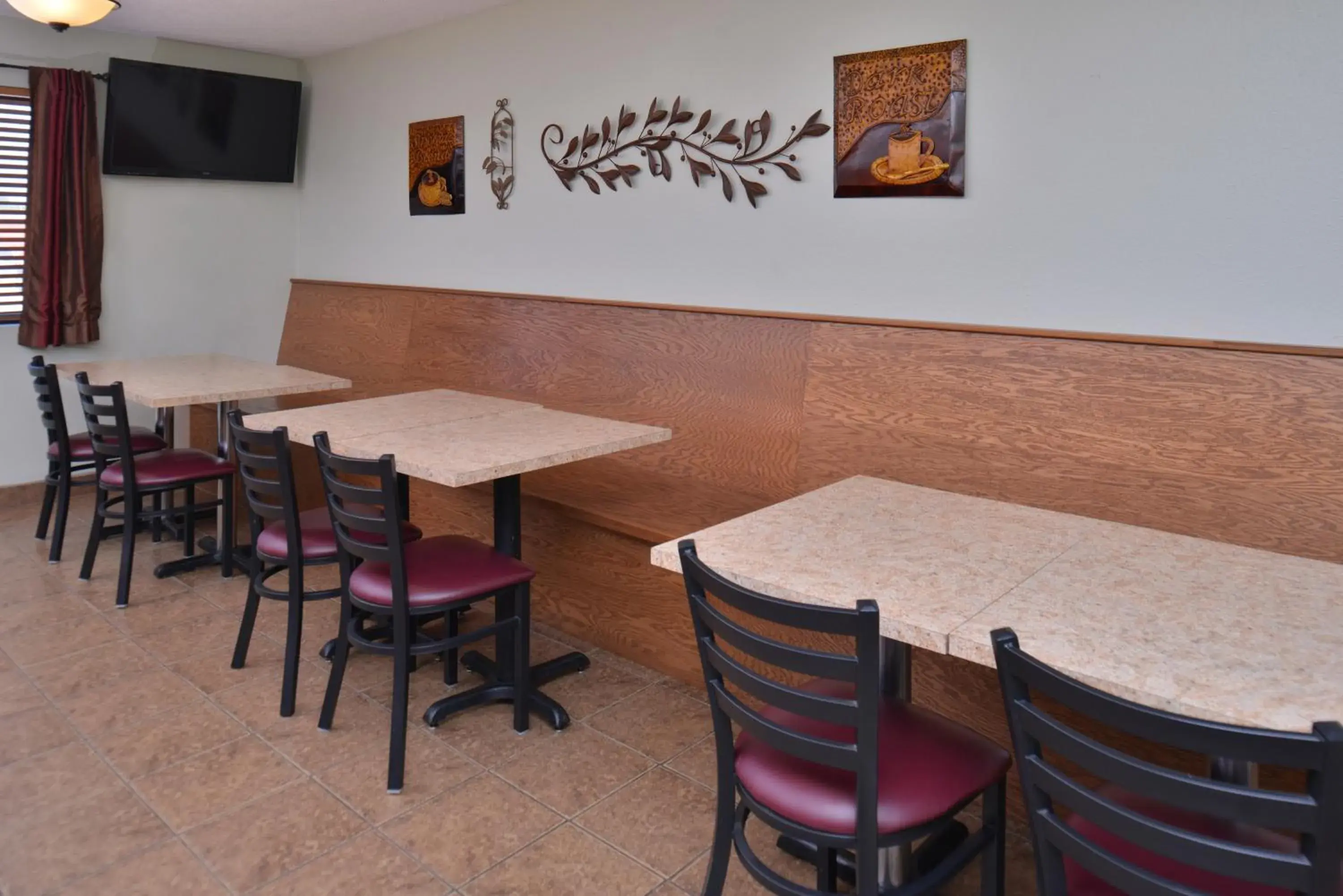 Breakfast in Cottonwood Inn and Conference Center Breakfast in Cottonwood Inn and Conference Center