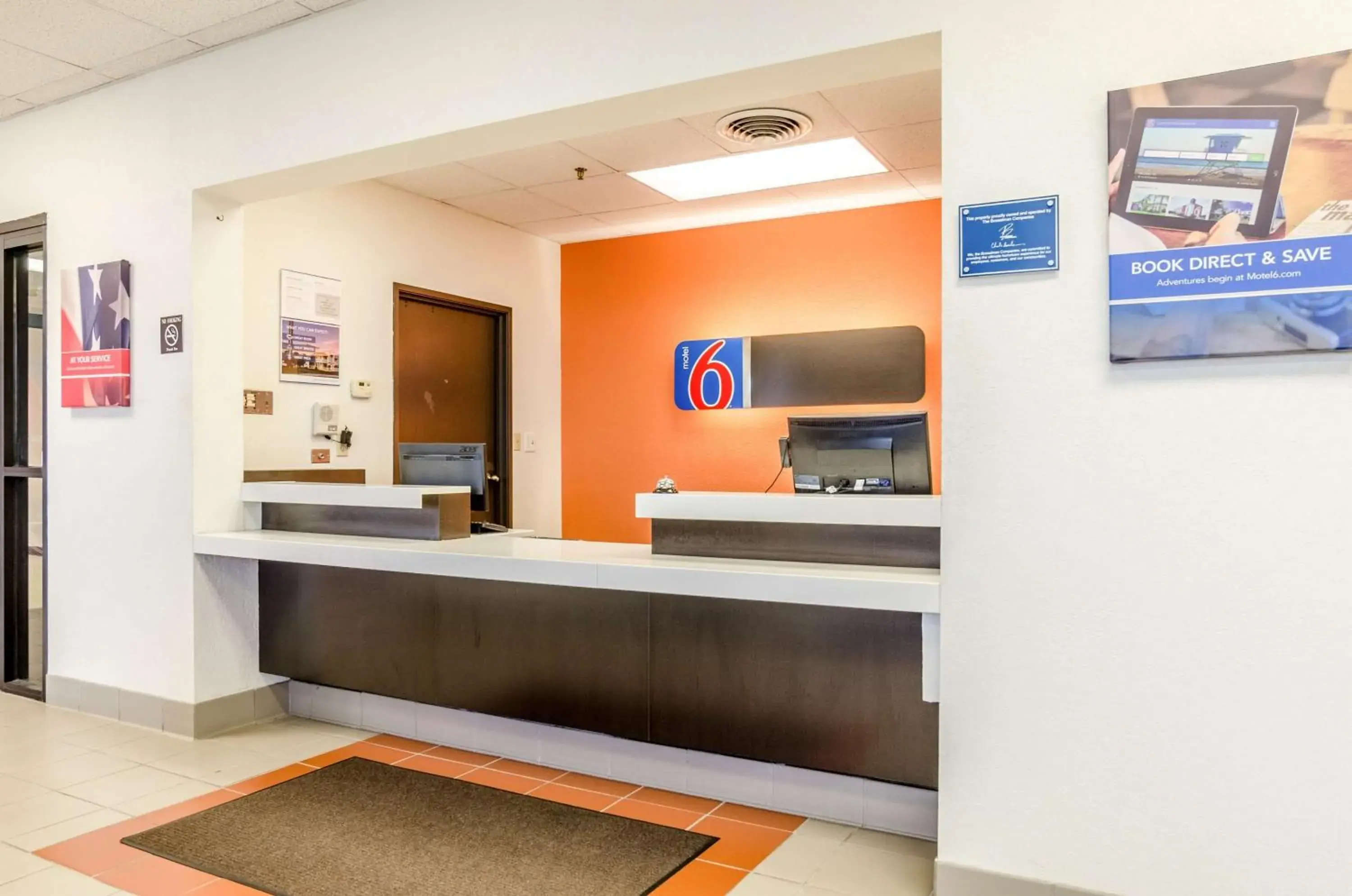 Property logo or sign, Lobby/Reception in Motel 6-York, NE