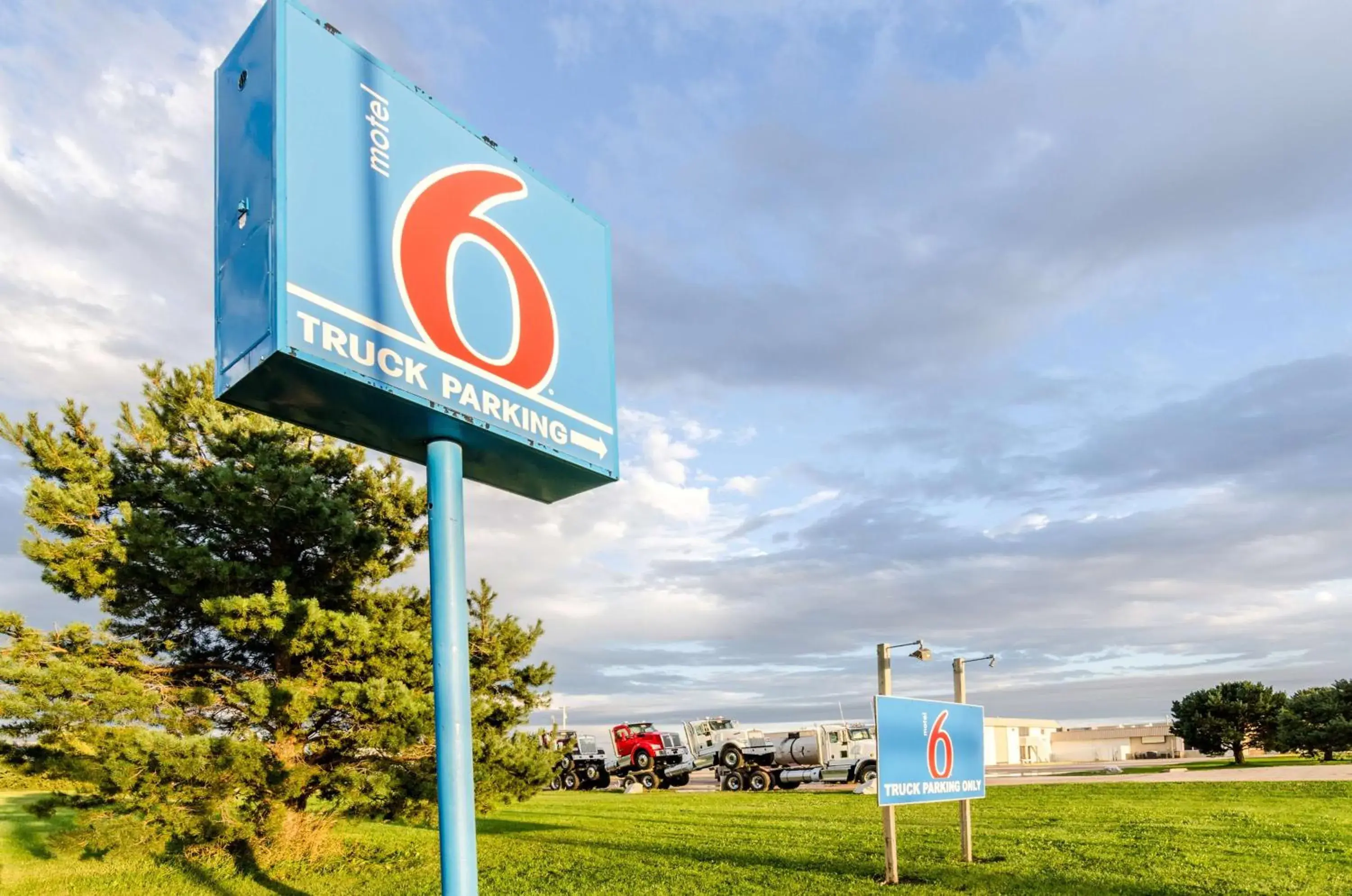 Property building, Garden in Motel 6-York, NE