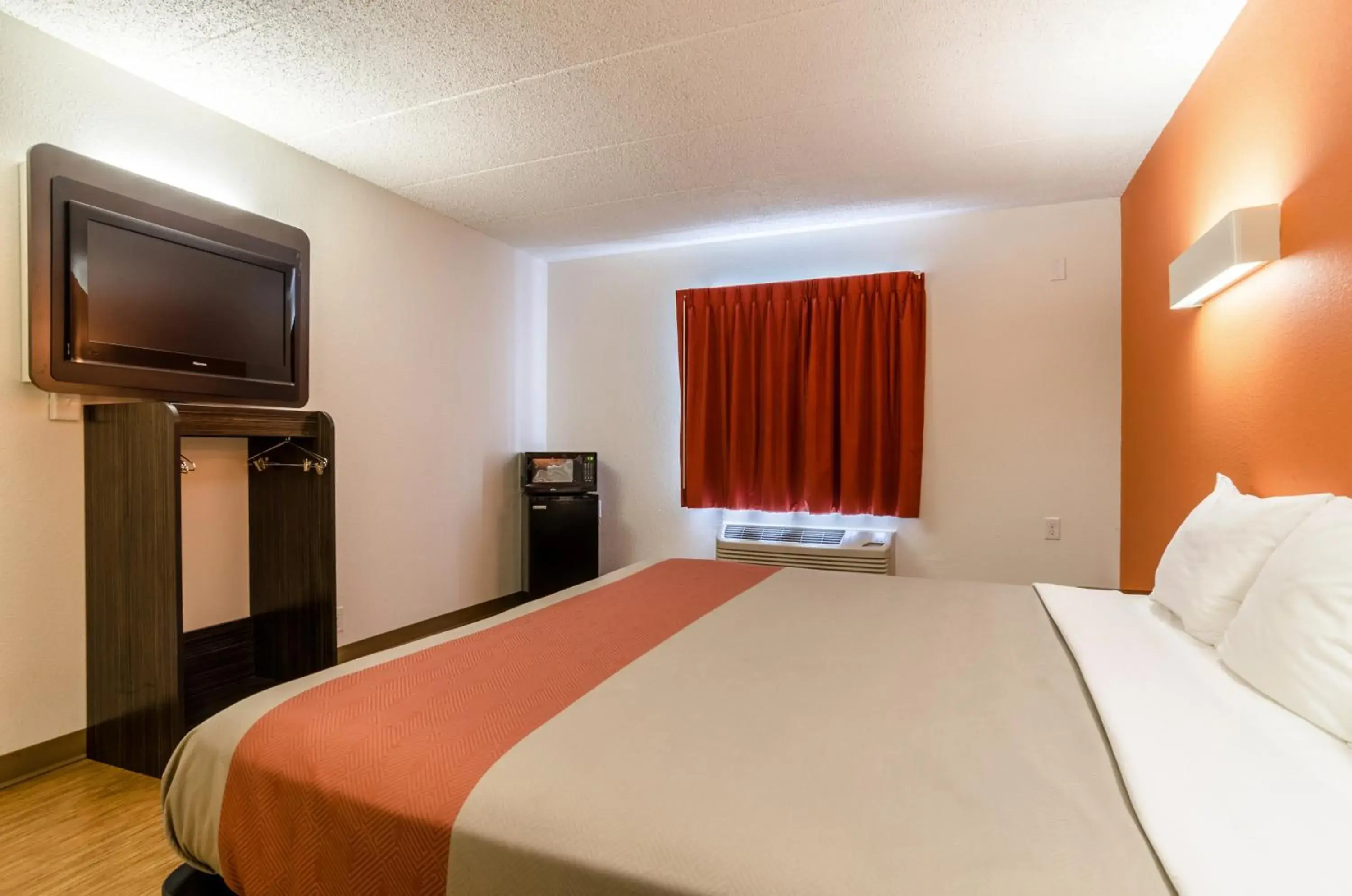 Bedroom, Bed in Motel 6-York, NE