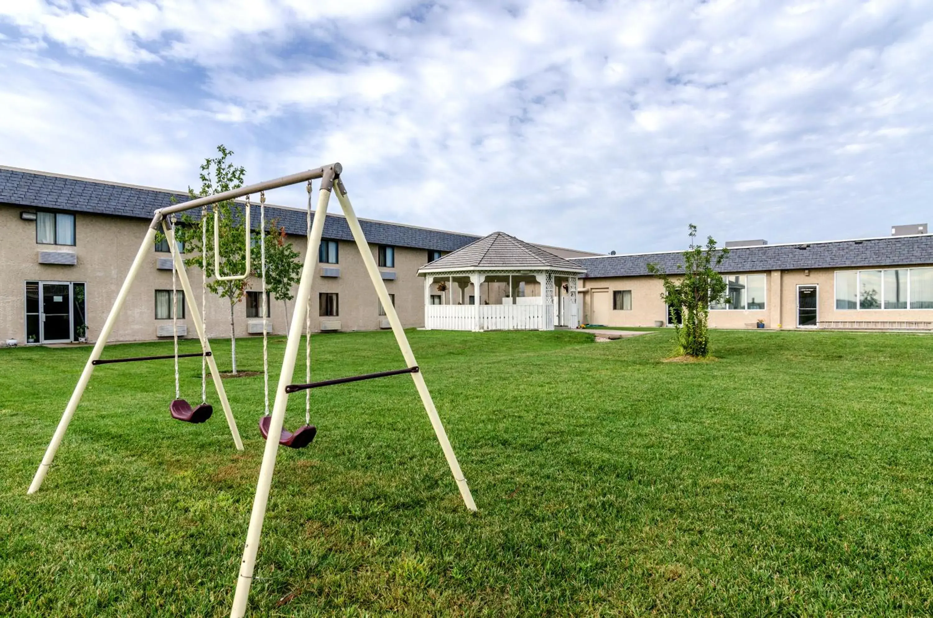 Facade/entrance, Garden in Motel 6-York, NE