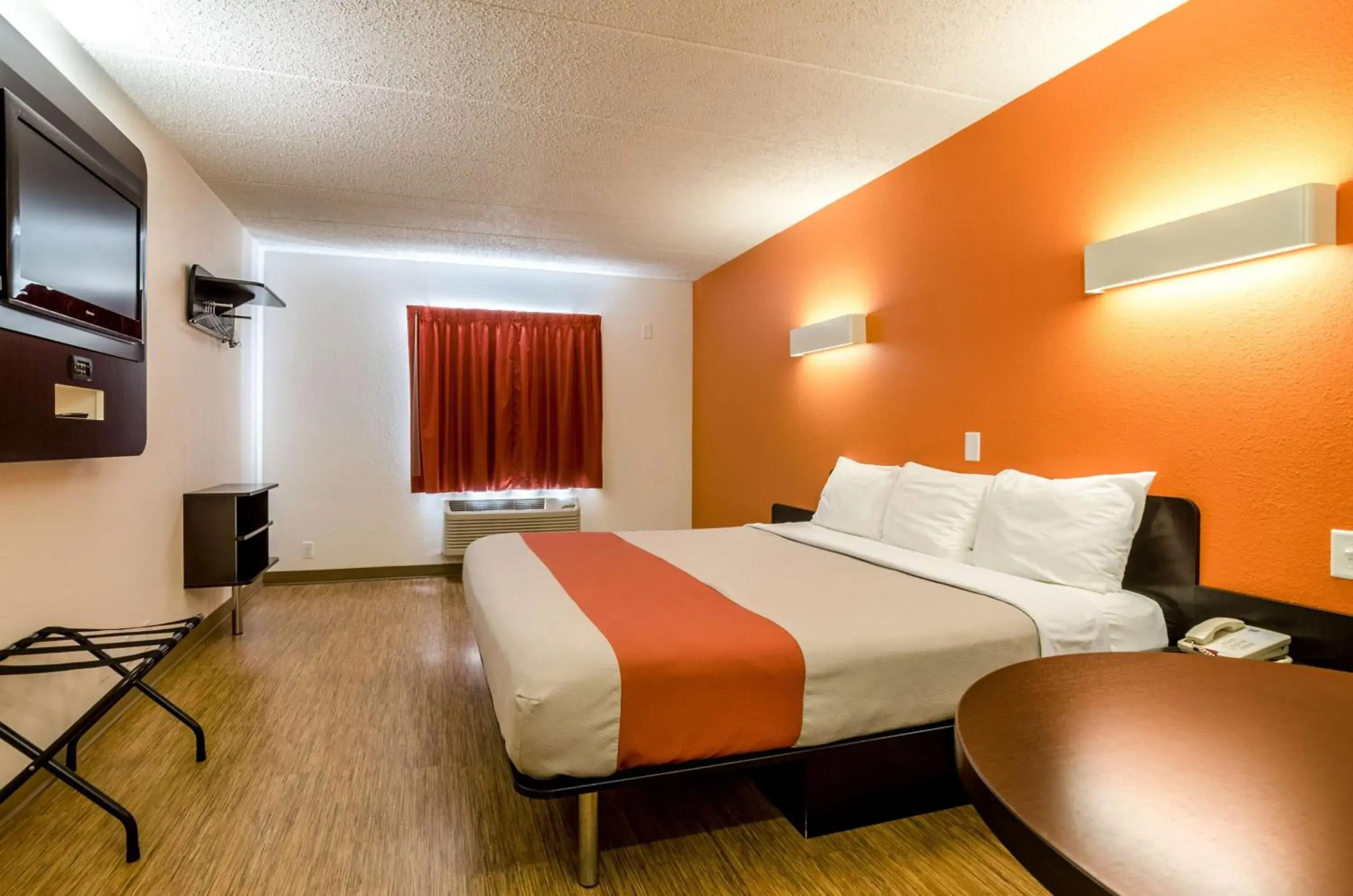 TV and multimedia, Bed in Motel 6-York, NE