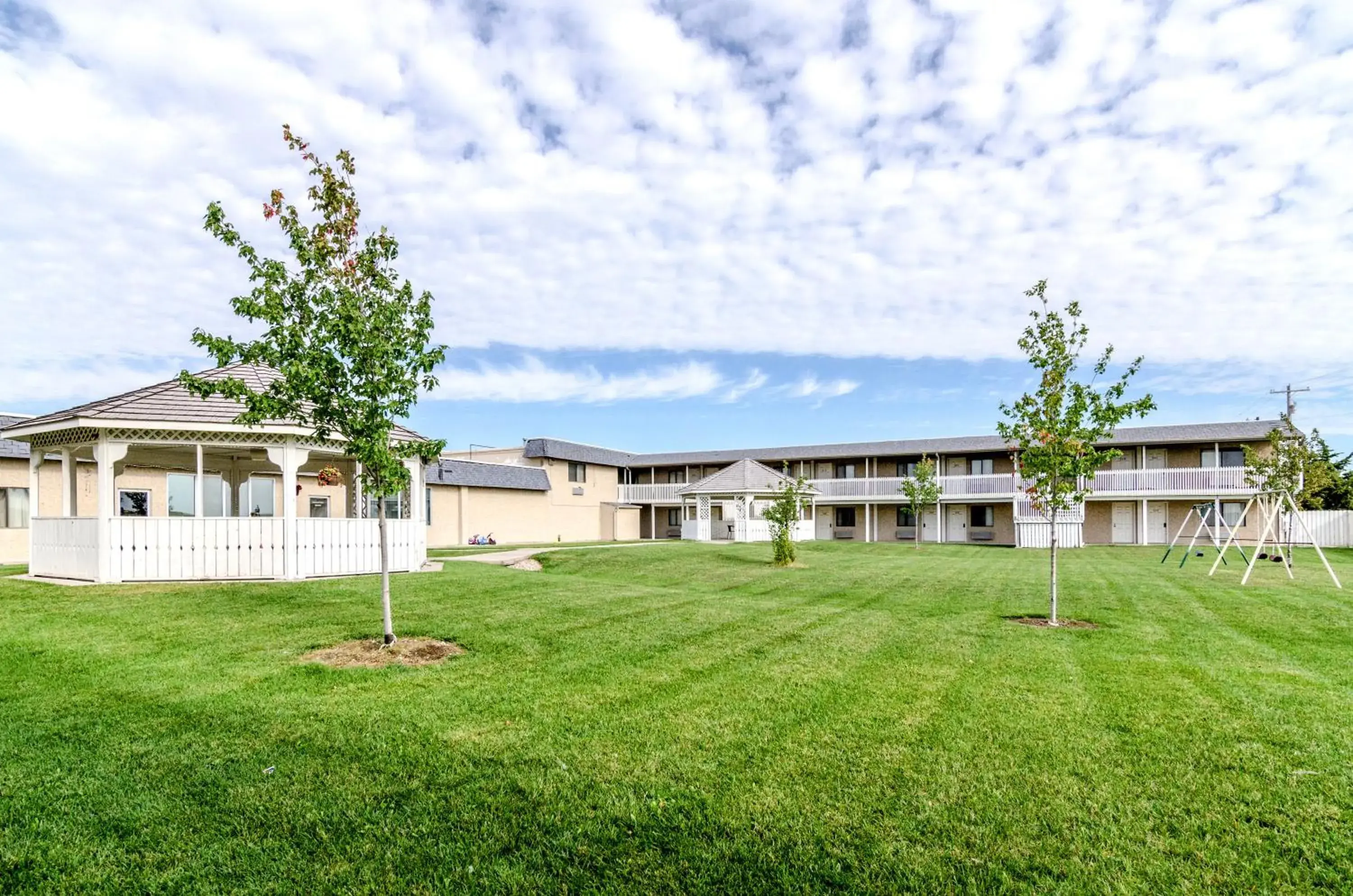 Facade/entrance, Garden in Motel 6-York, NE