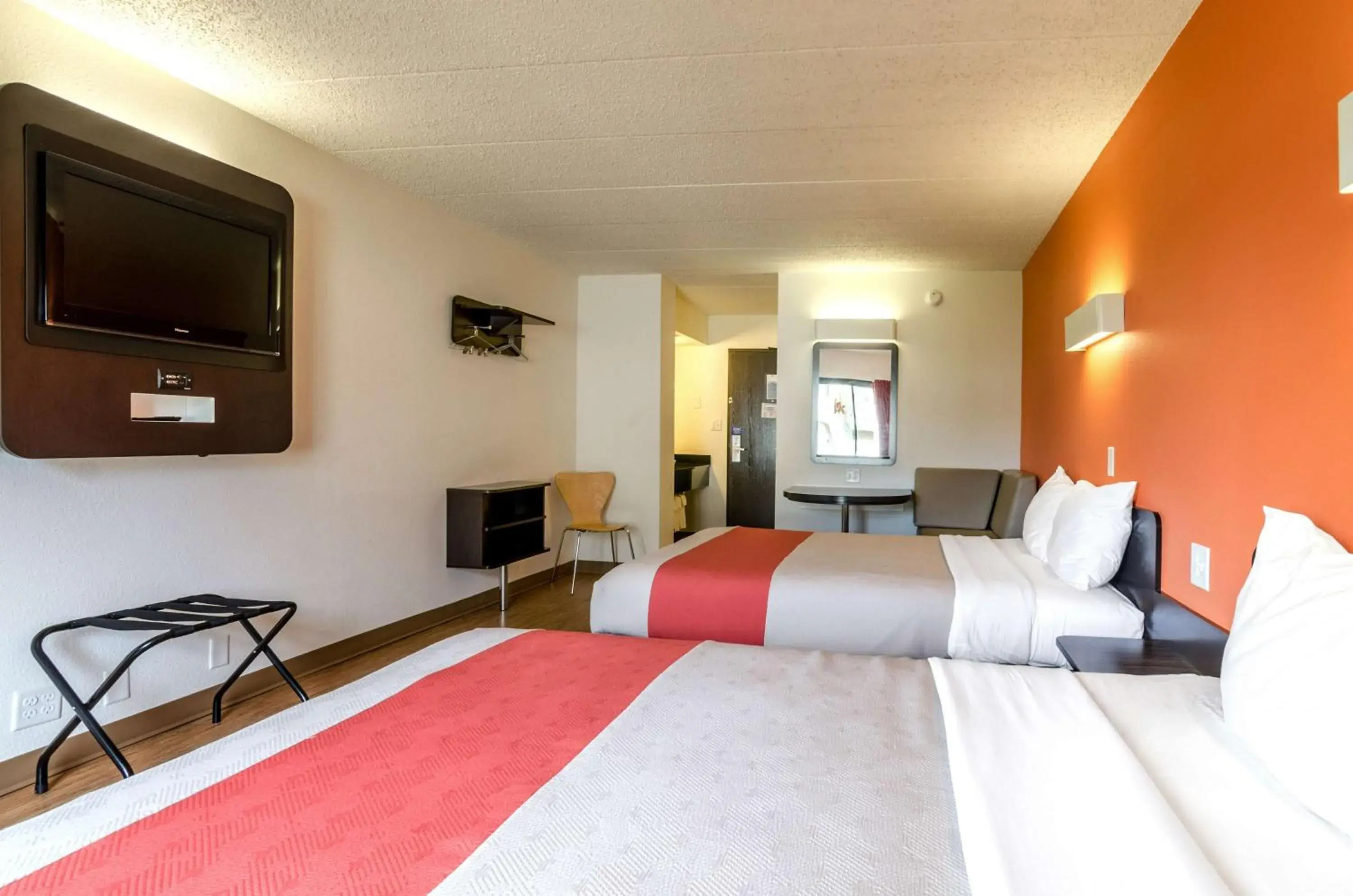 TV and multimedia, Bed in Motel 6-York, NE