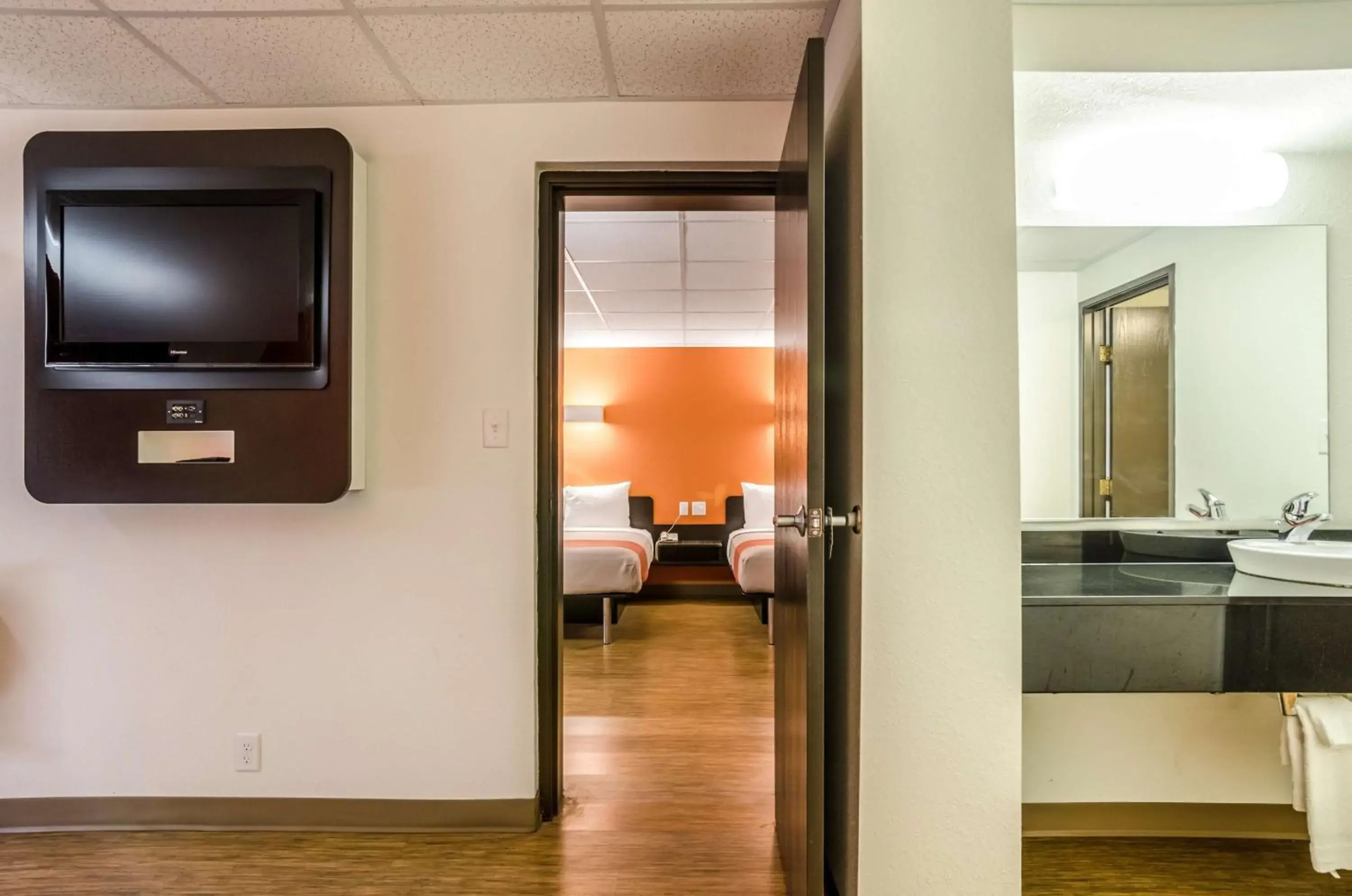 Bathroom, Seating Area in Motel 6-York, NE