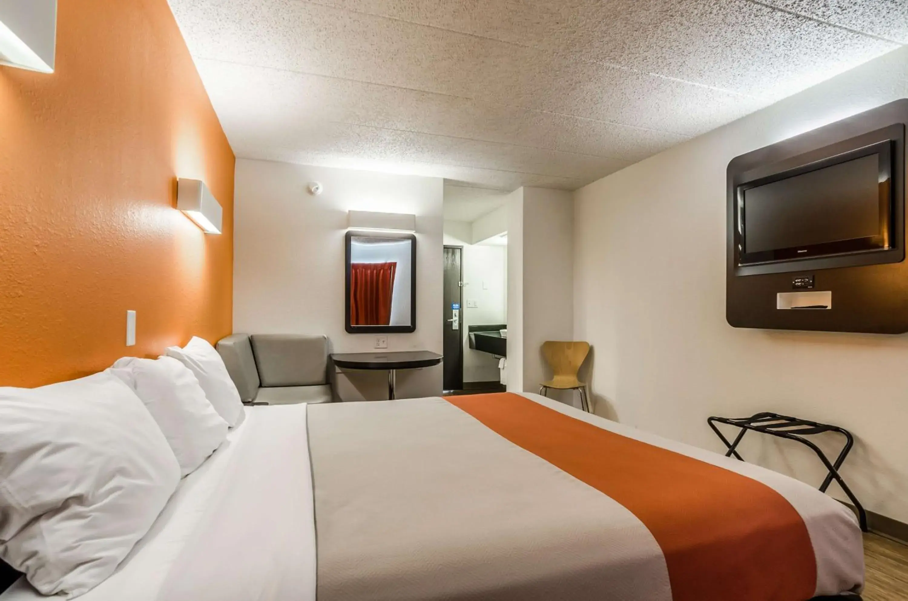 TV and multimedia, Bed in Motel 6-York, NE