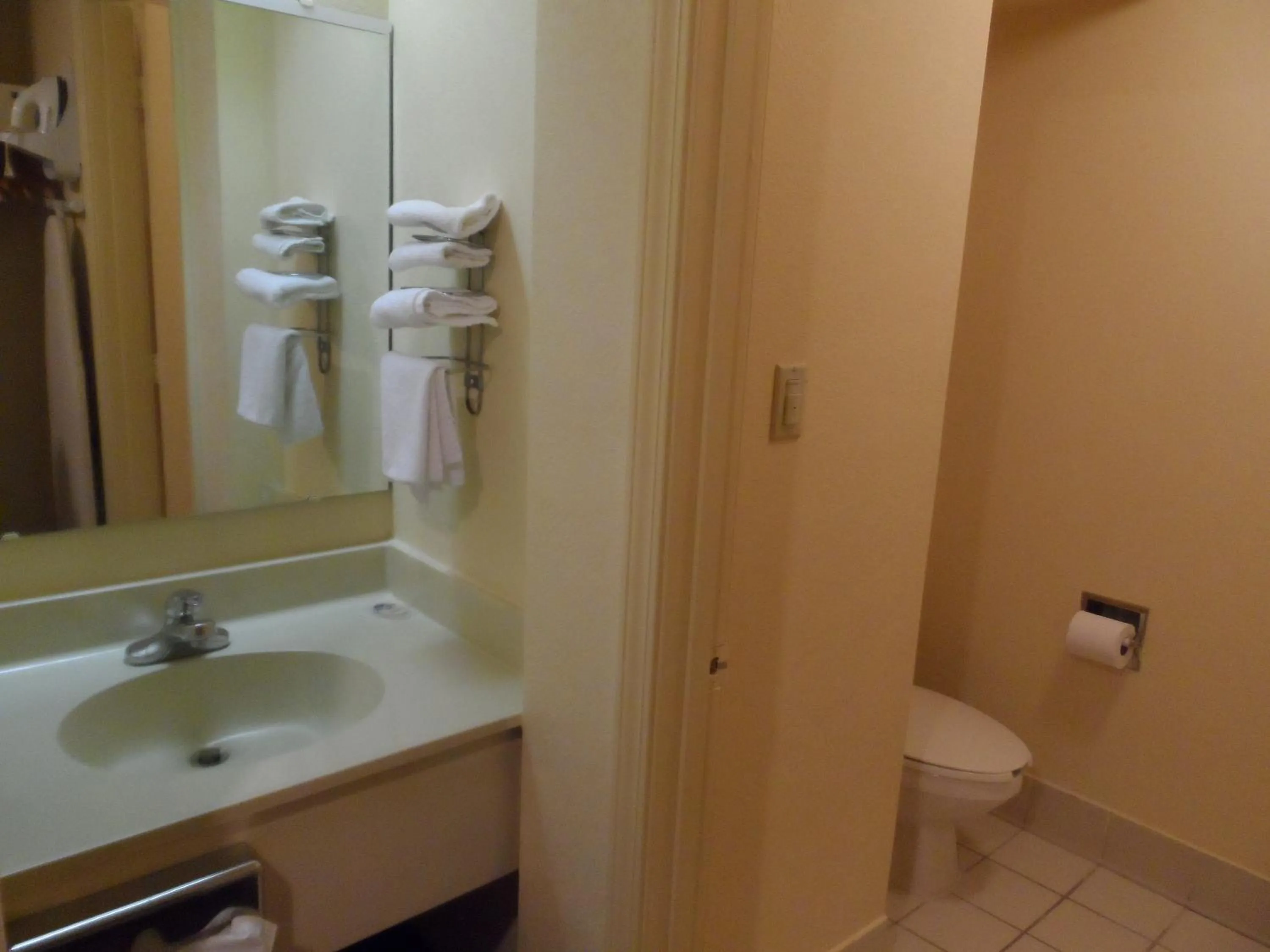 Americas Best Value Inn Evansville East