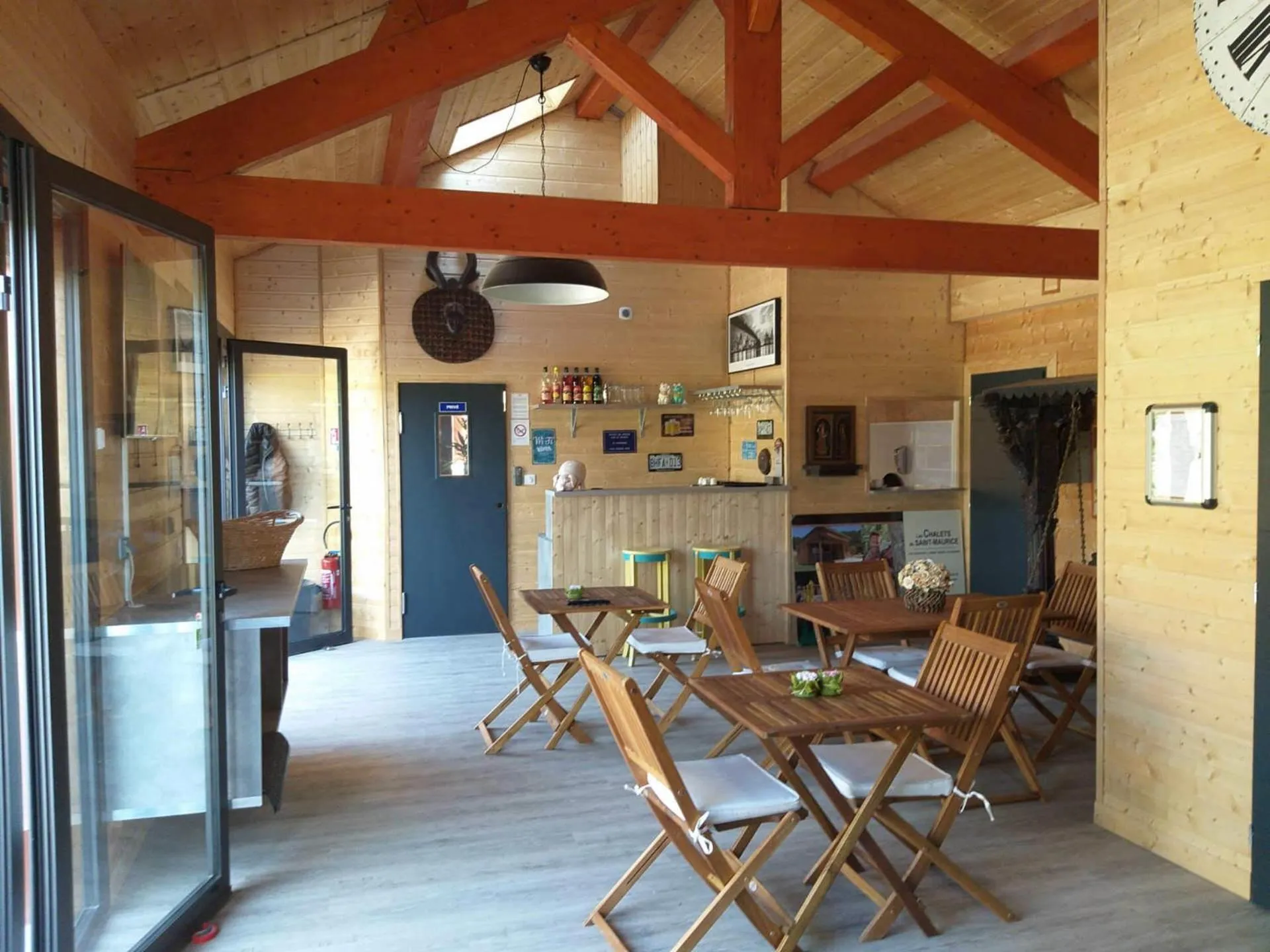 Lobby or reception in Les Chalets de Saint Maurice (Dieulefit)