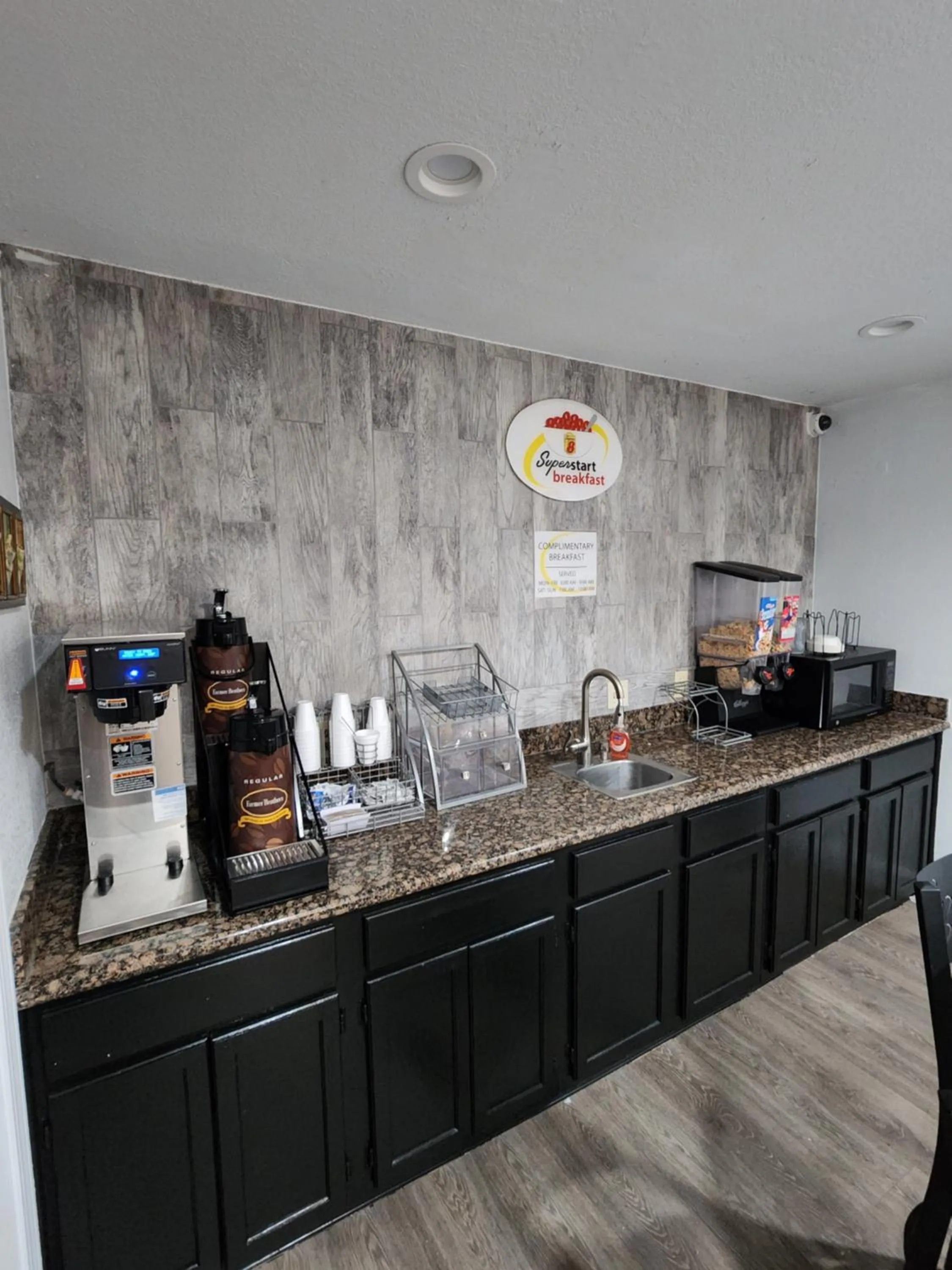 Breakfast in Super 8 by Wyndham Shreveport