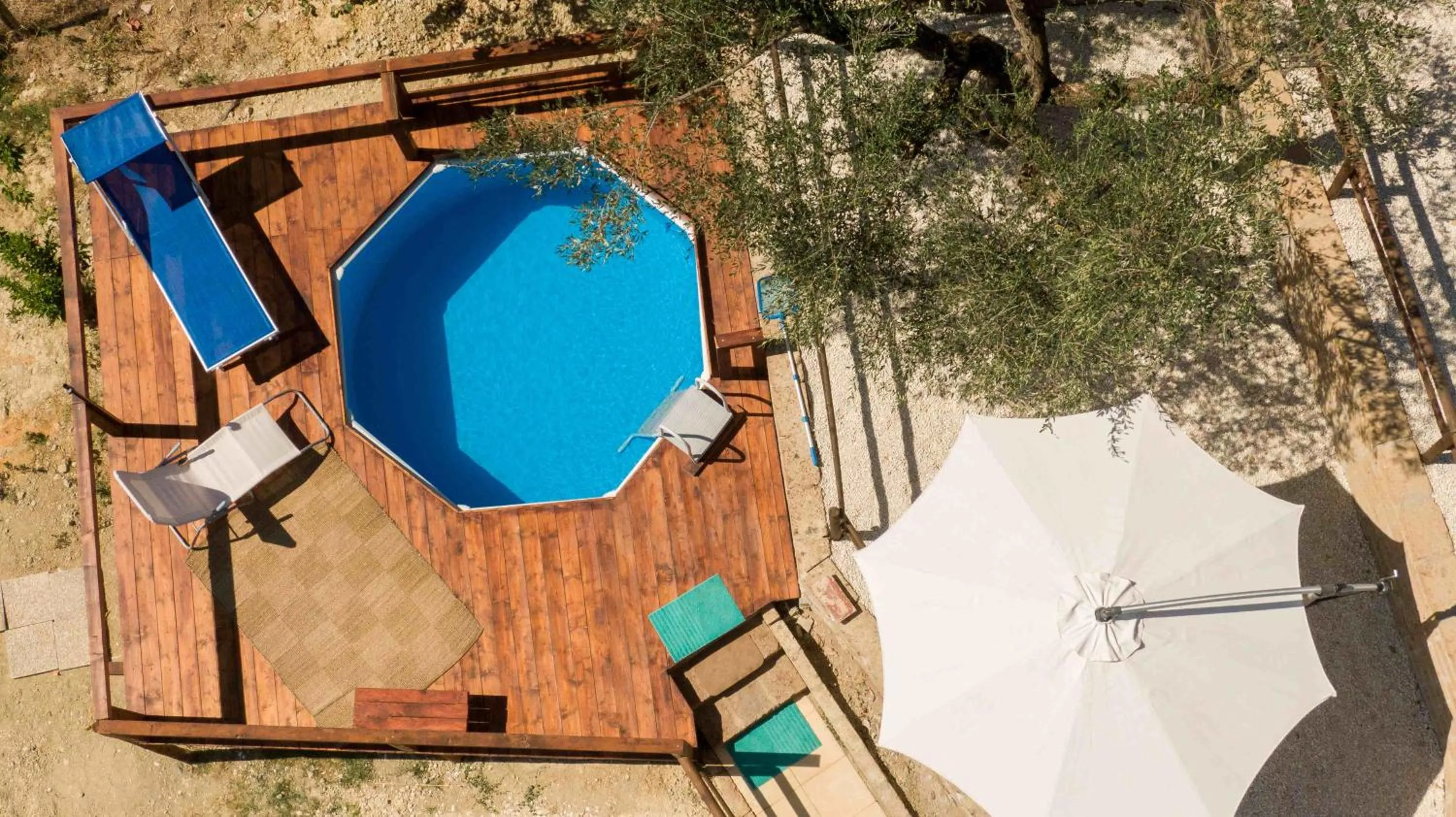 Pool view in Corte Buenavista