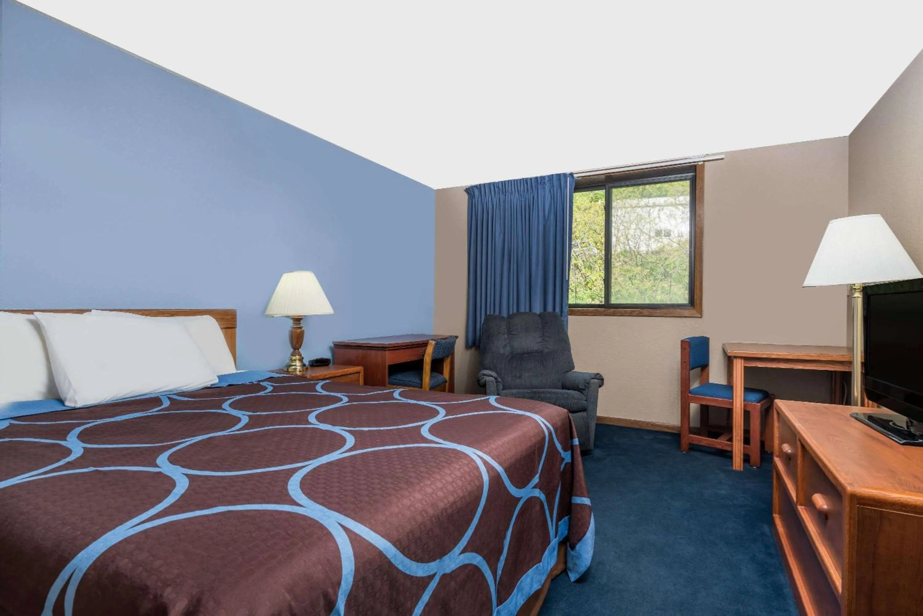 Queen Room - Non-Smoking in Super 8 by Wyndham Mankato