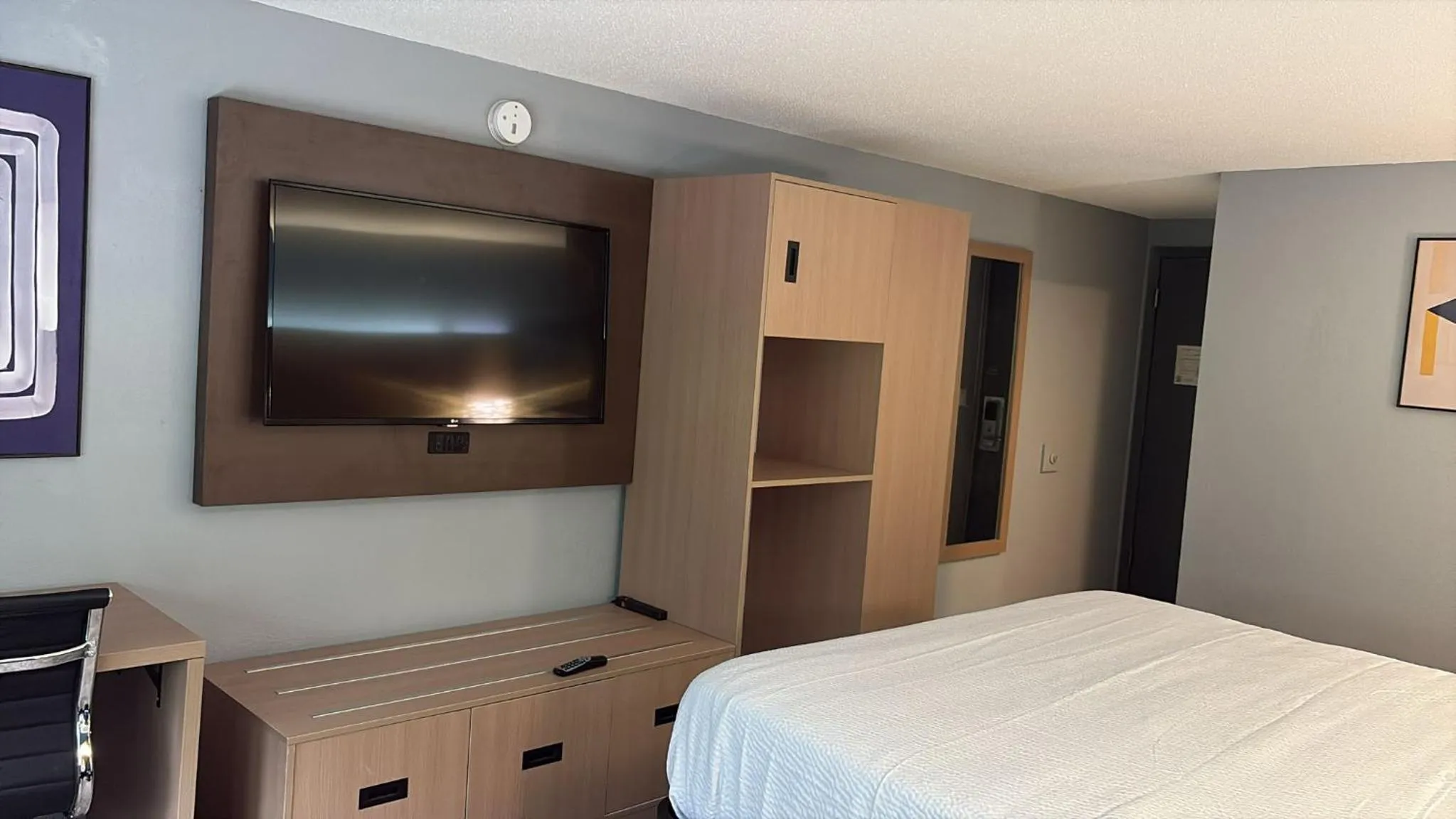 Bed in Super 8 by Wyndham Mankato