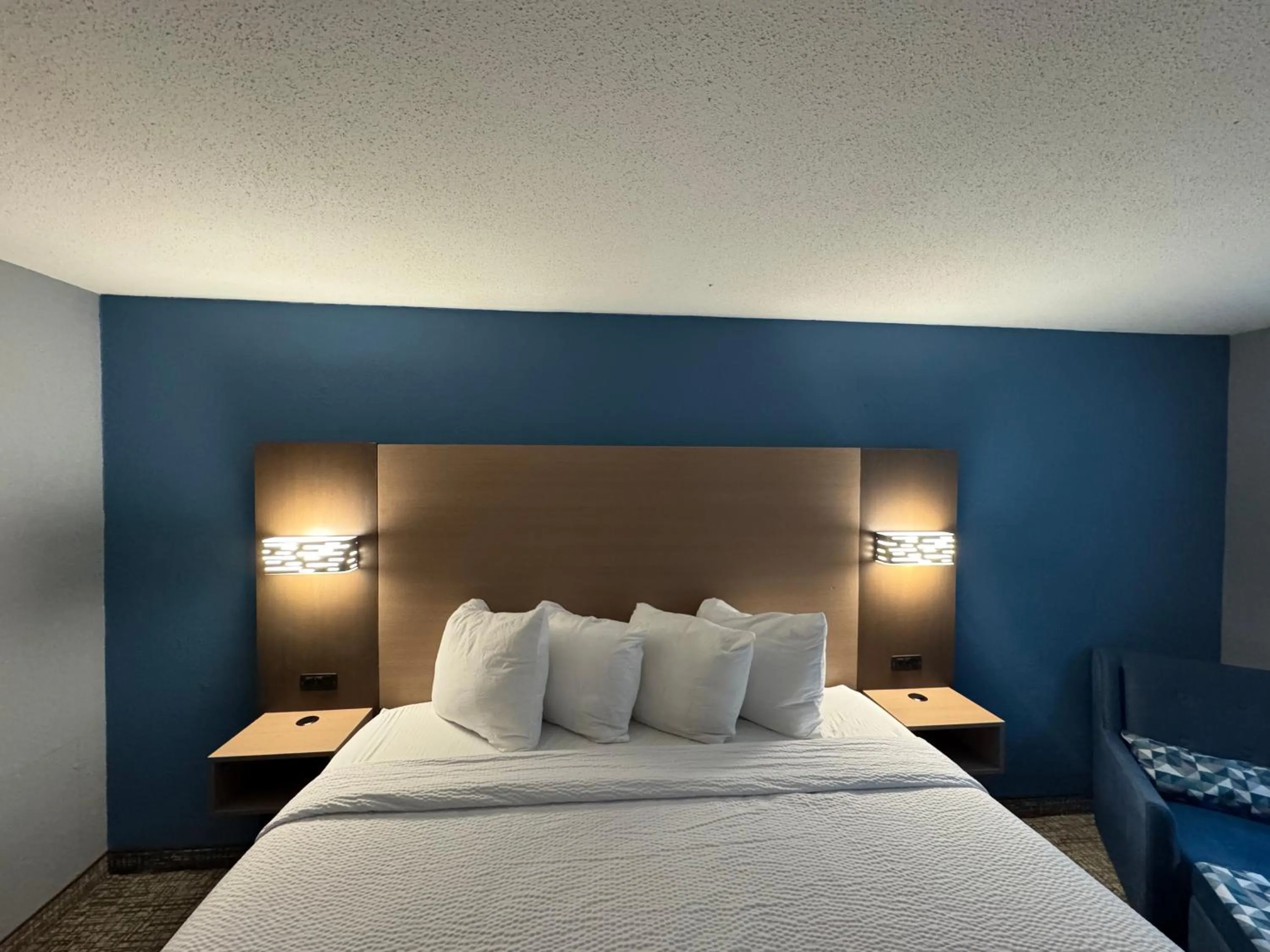 Bed in Super 8 by Wyndham Mankato